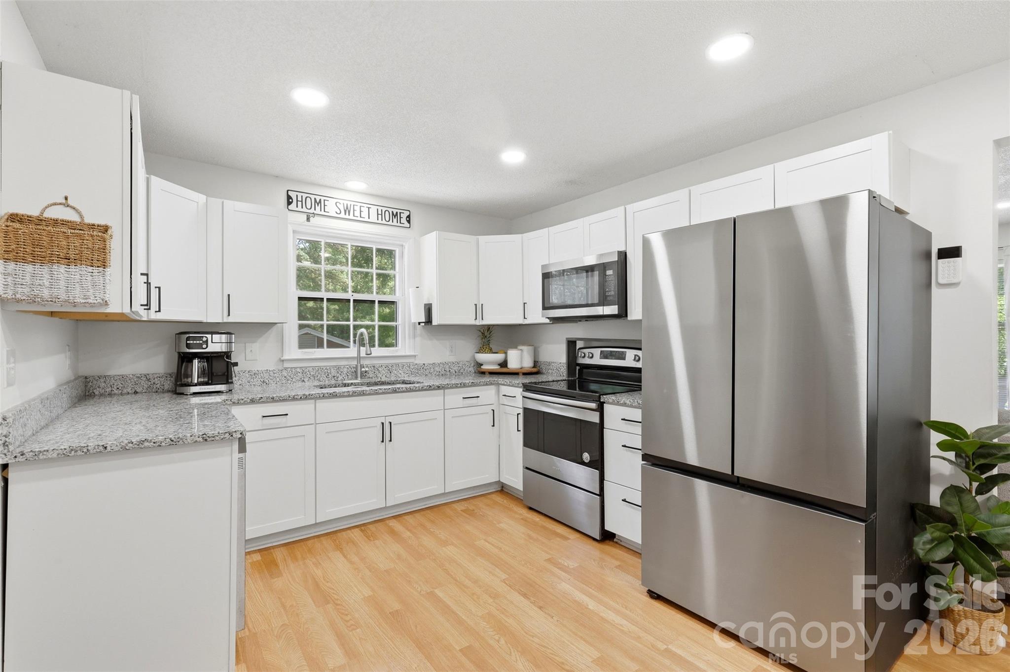6607 Elmwood Circle — Charlotte