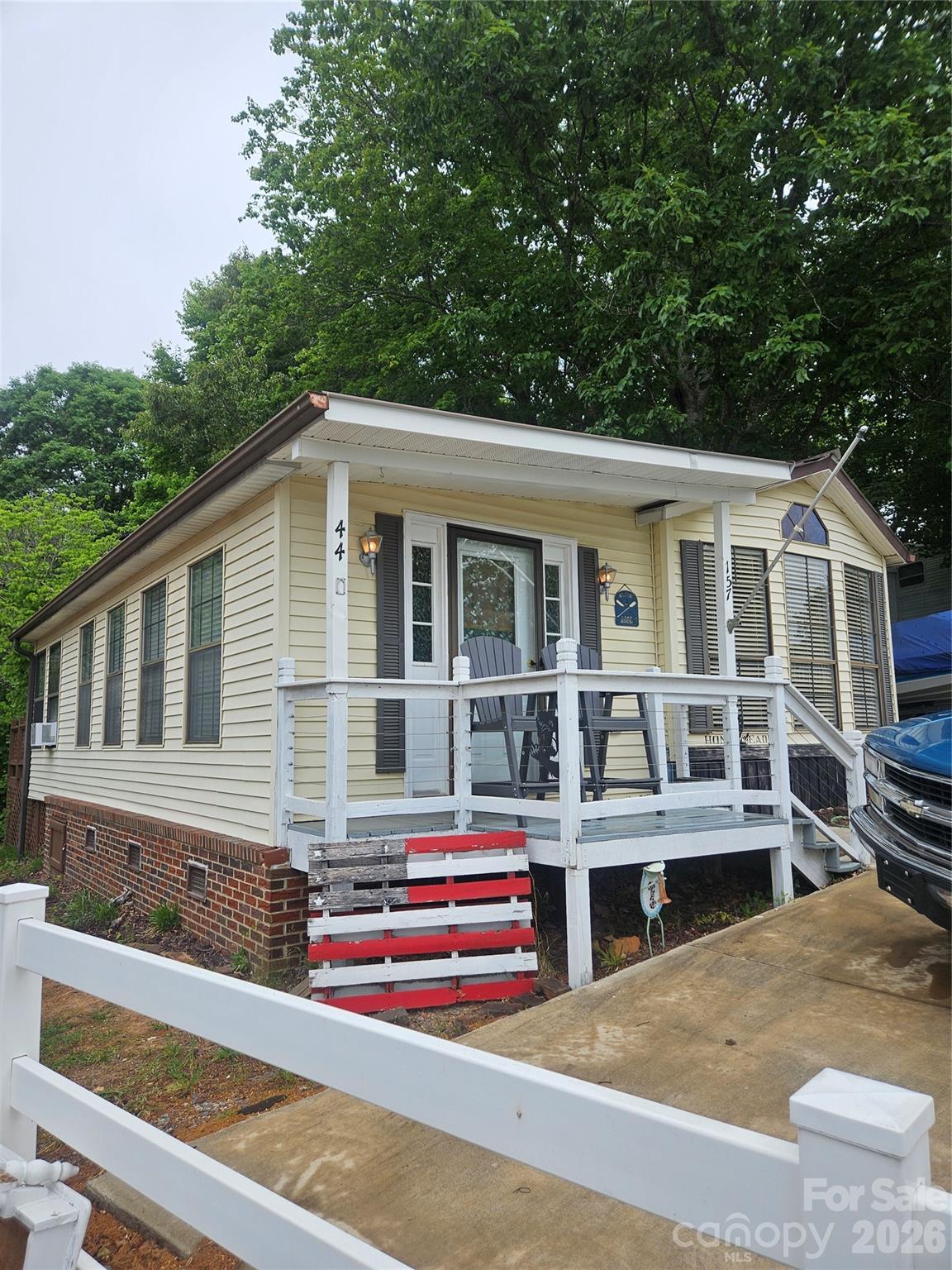 157 Dogwood Circle — New London