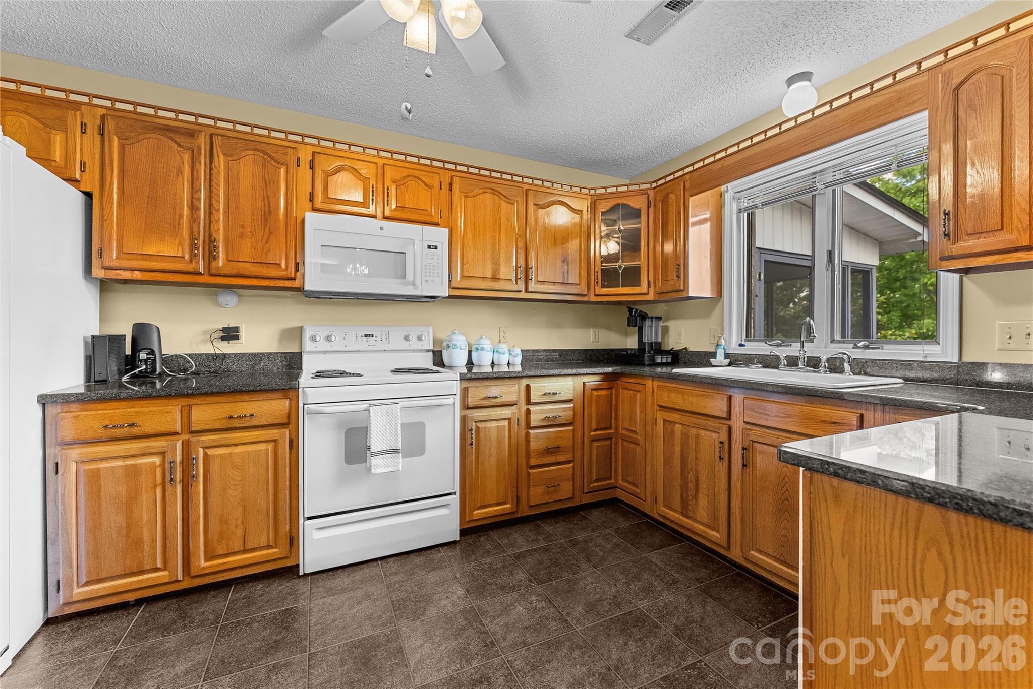 8 Scenic View Road — Weaverville
