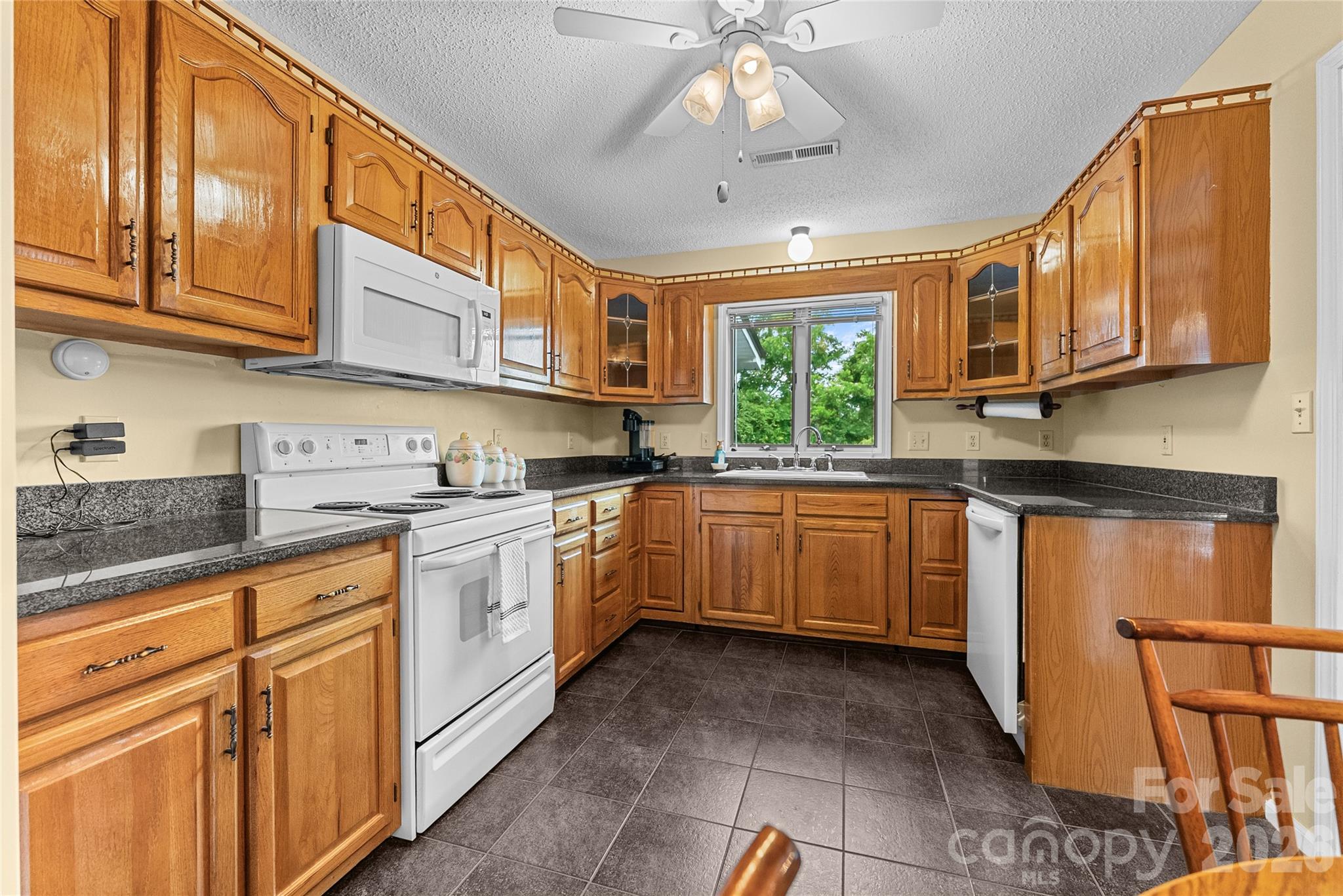 8 Scenic View Road — Weaverville