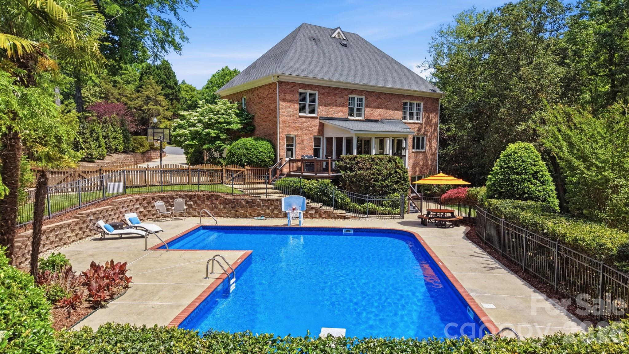 6746 Wynfaire Lane — Charlotte