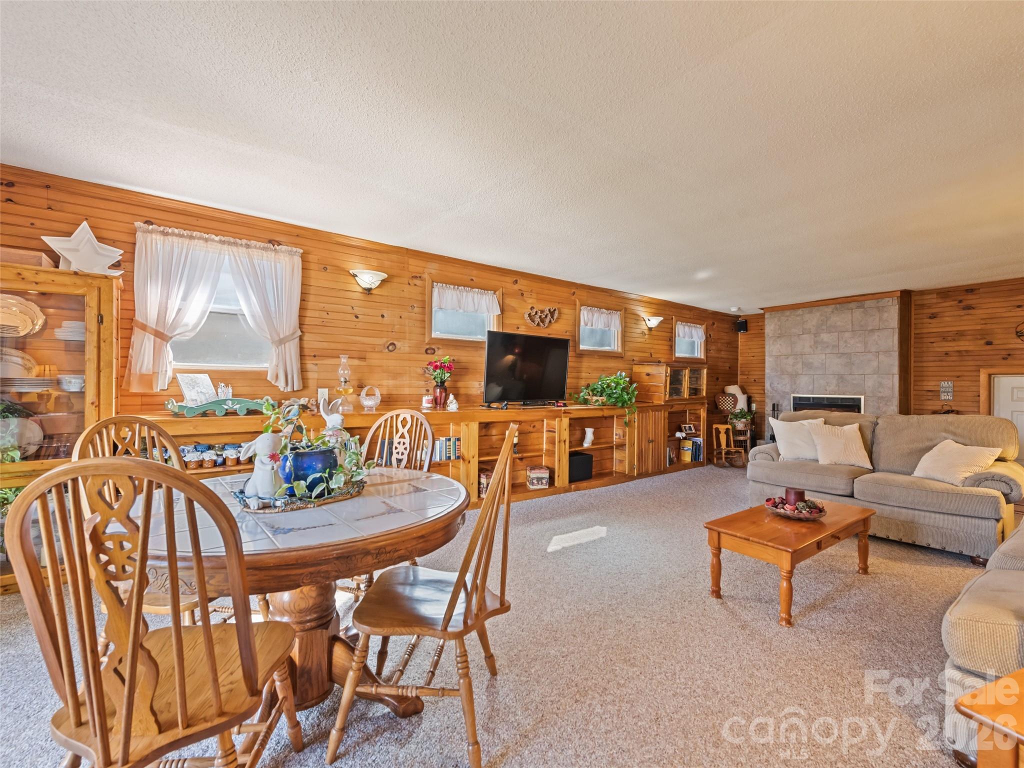 136 Peaceful Valley Drive — Leicester
