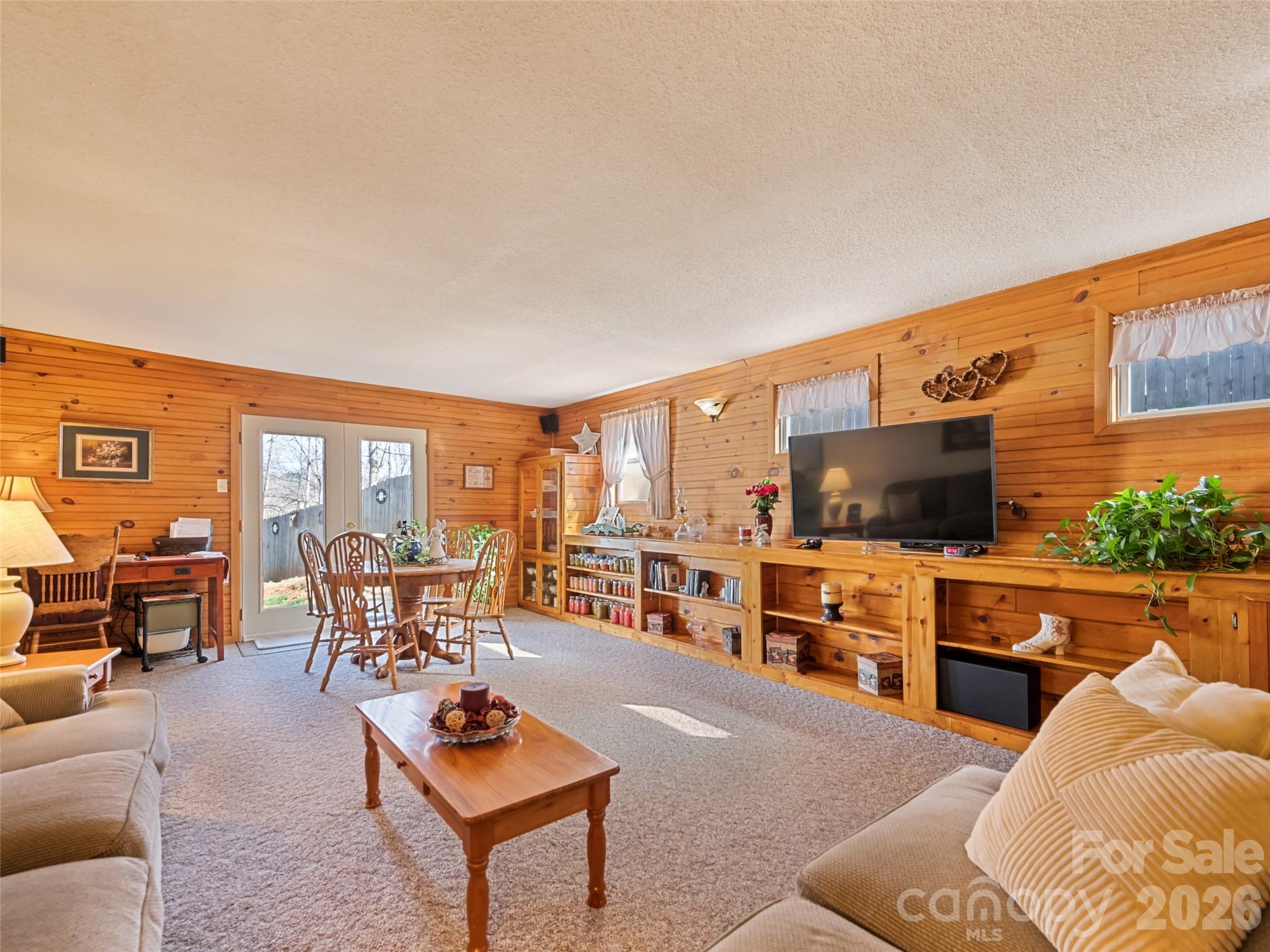 136 Peaceful Valley Drive — Leicester