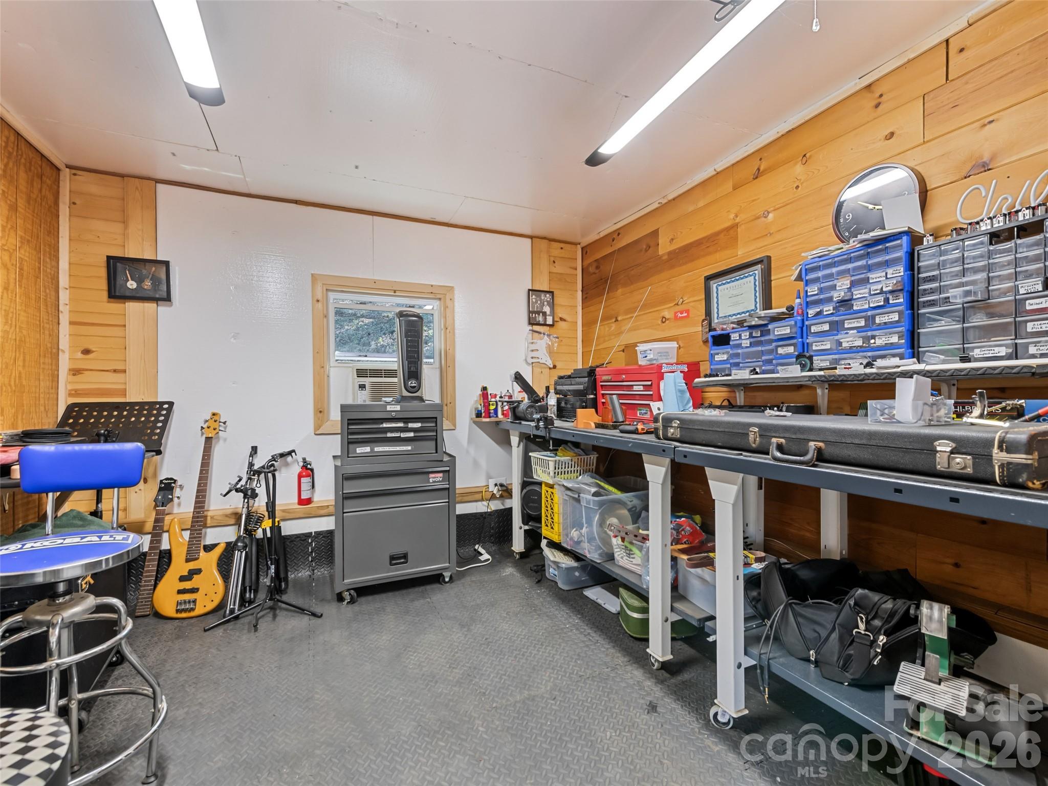 136 Peaceful Valley Drive — Leicester