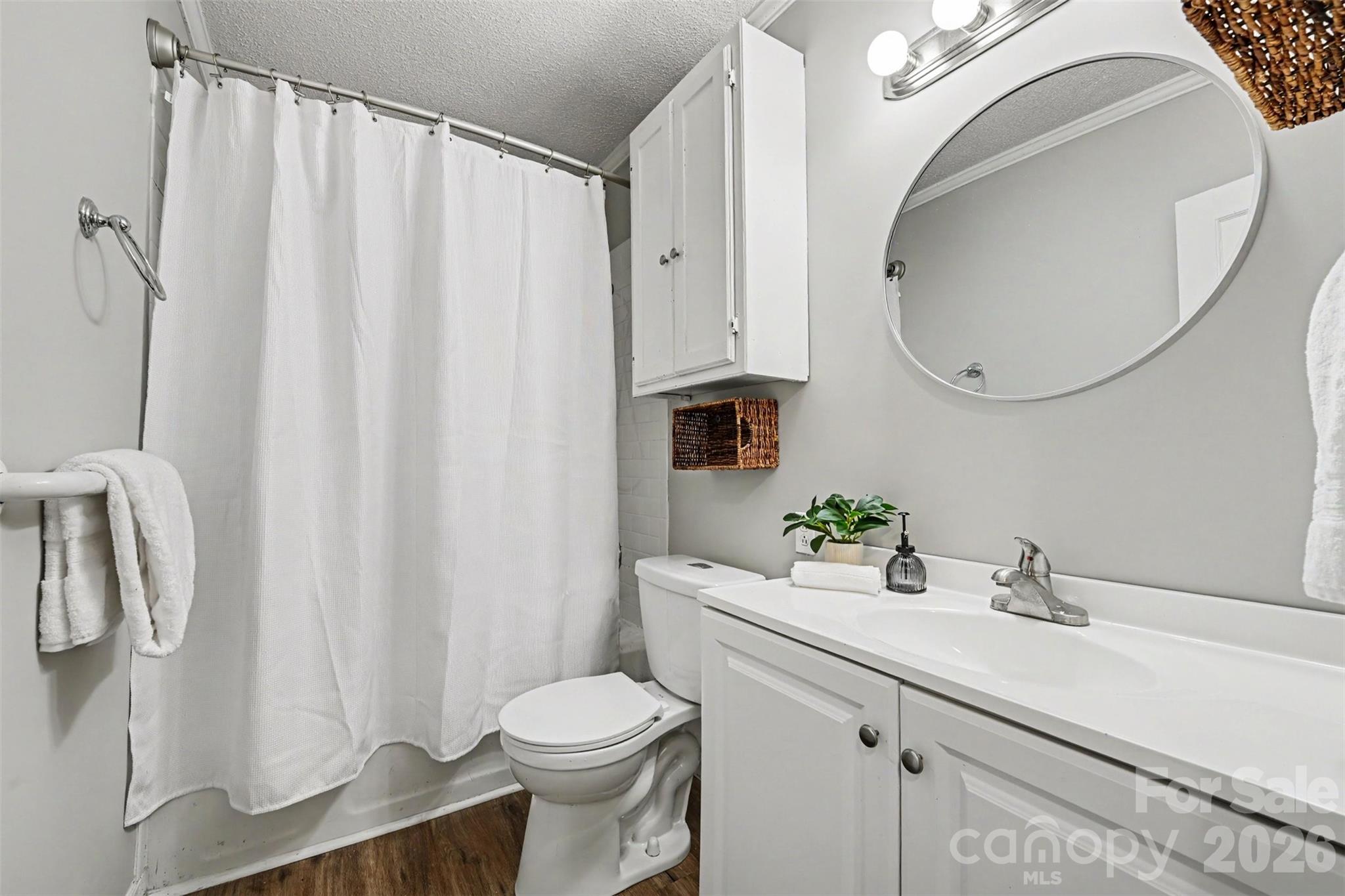 1599 Hillcrest Avenue — Lancaster