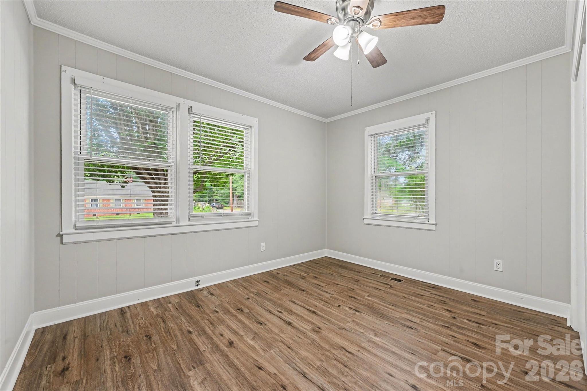 1599 Hillcrest Avenue — Lancaster