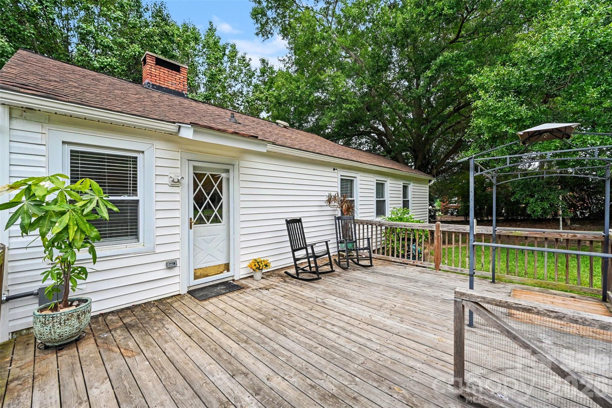 1599 Hillcrest Avenue — Lancaster