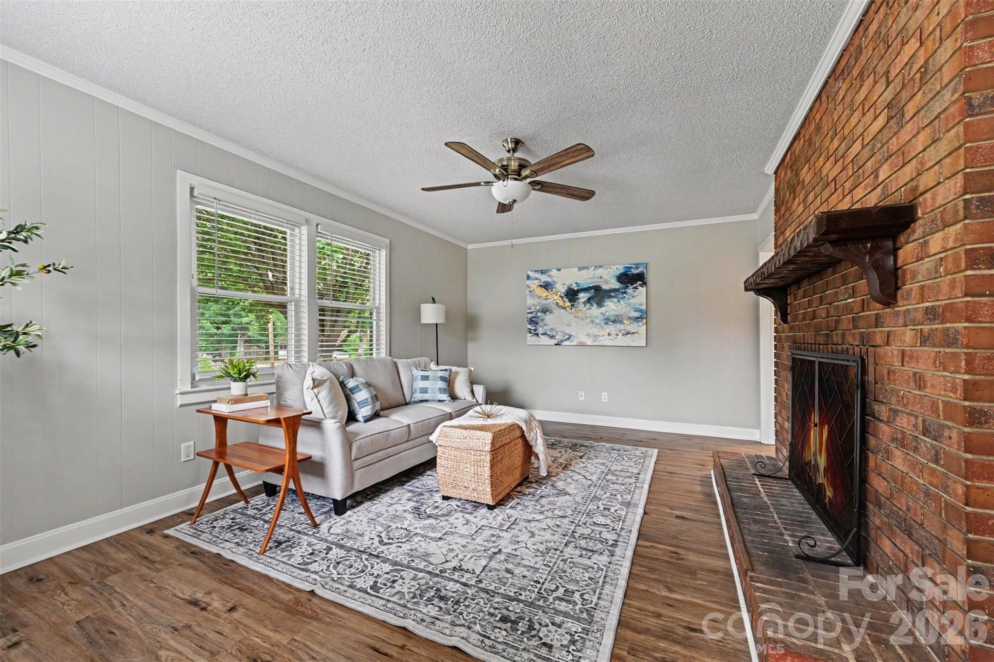 1599 Hillcrest Avenue — Lancaster