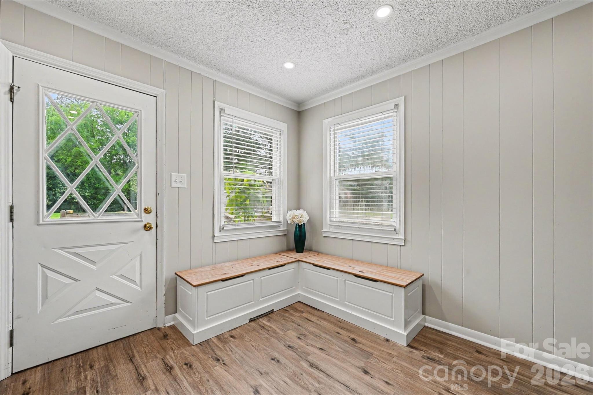 1599 Hillcrest Avenue — Lancaster