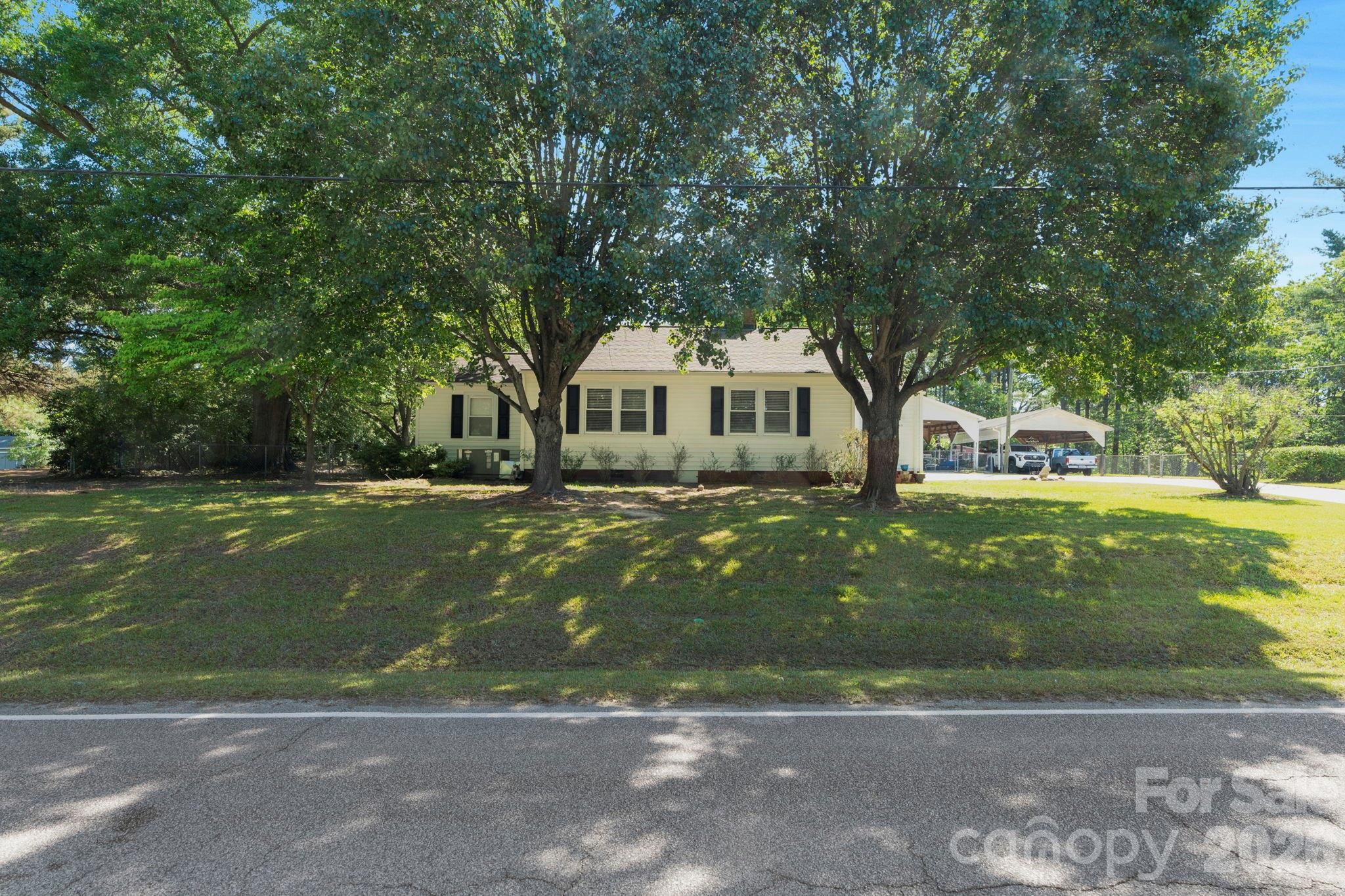 1599 Hillcrest Avenue — Lancaster