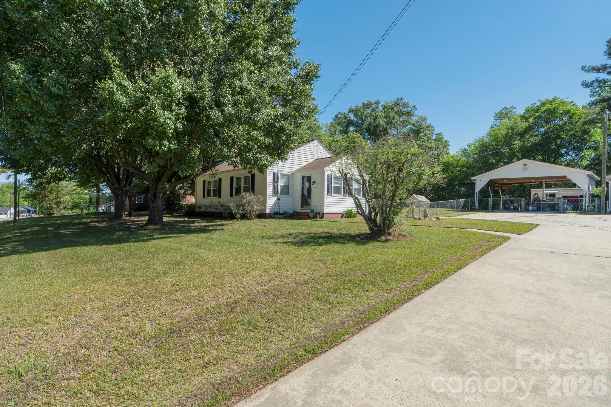 1599 Hillcrest Avenue — Lancaster