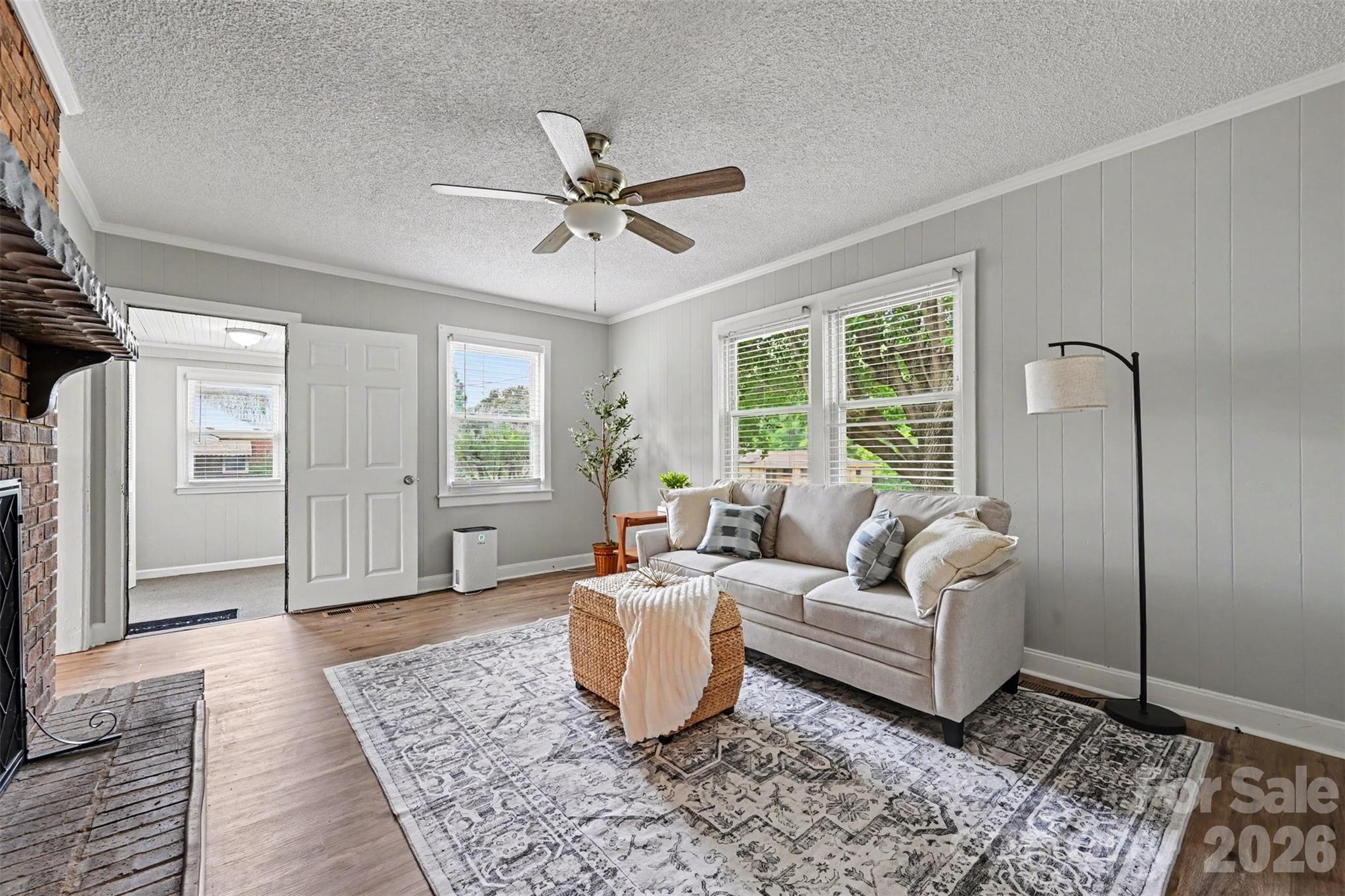 1599 Hillcrest Avenue — Lancaster