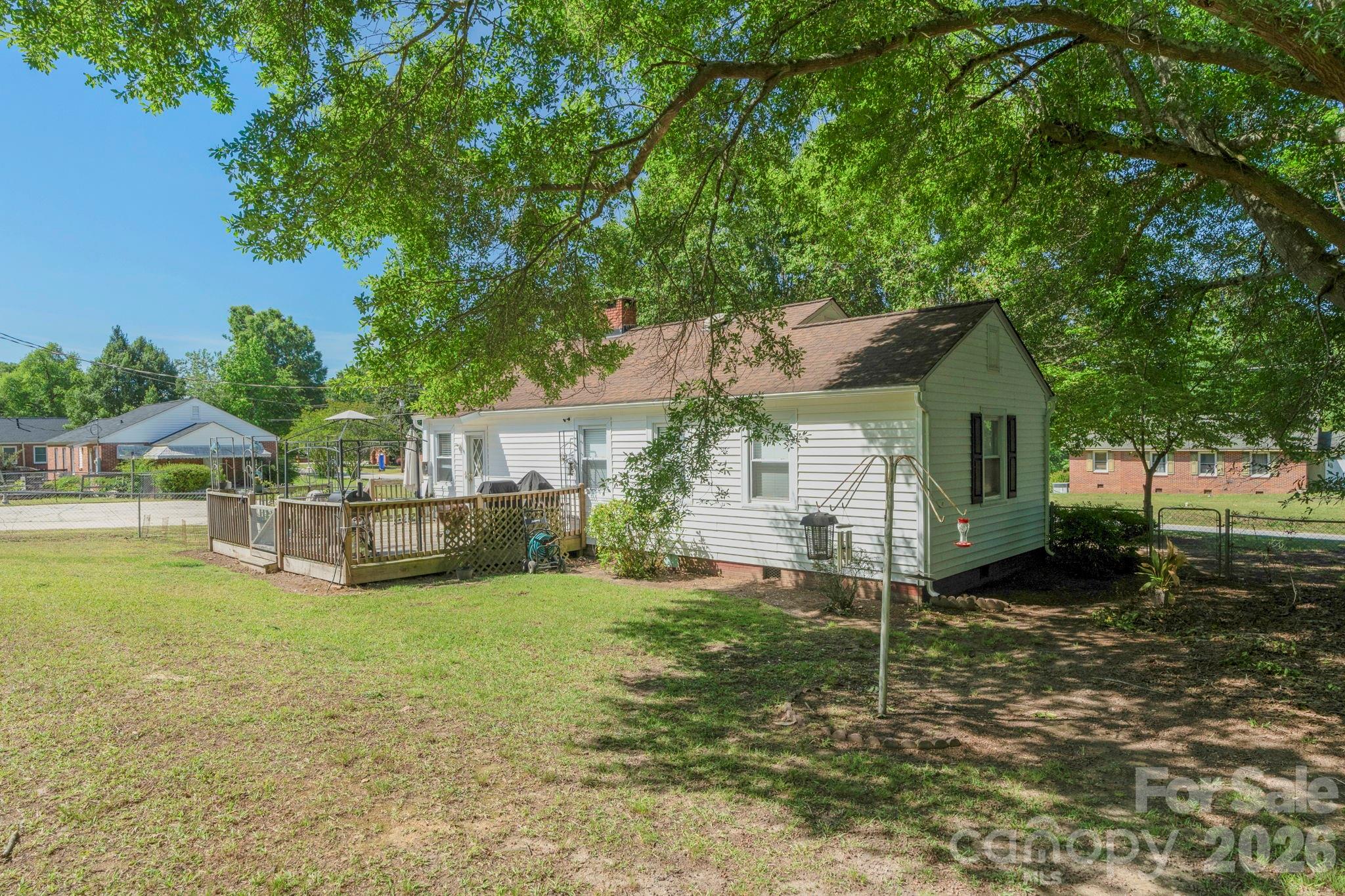 1599 Hillcrest Avenue — Lancaster