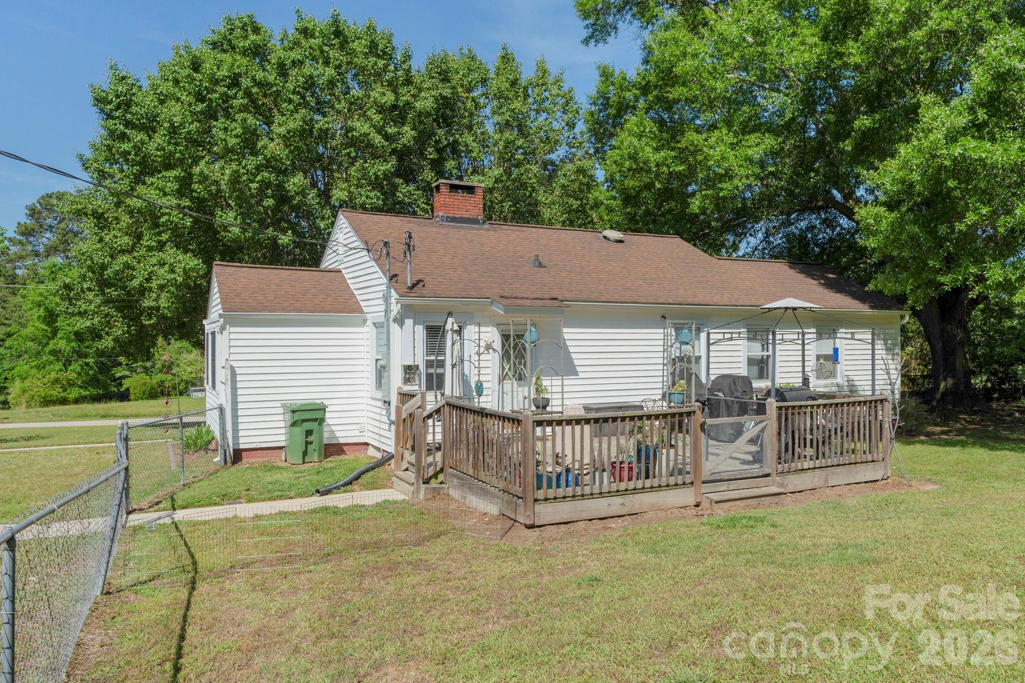 1599 Hillcrest Avenue — Lancaster