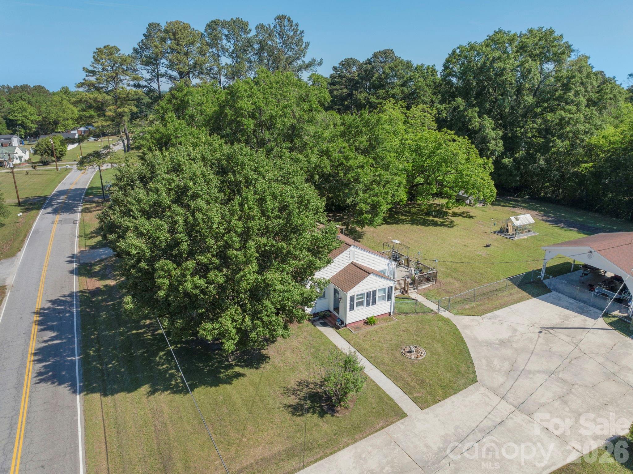 1599 Hillcrest Avenue — Lancaster