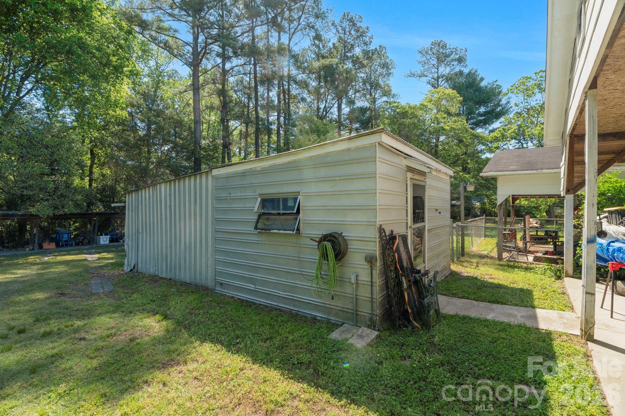 1599 Hillcrest Avenue — Lancaster