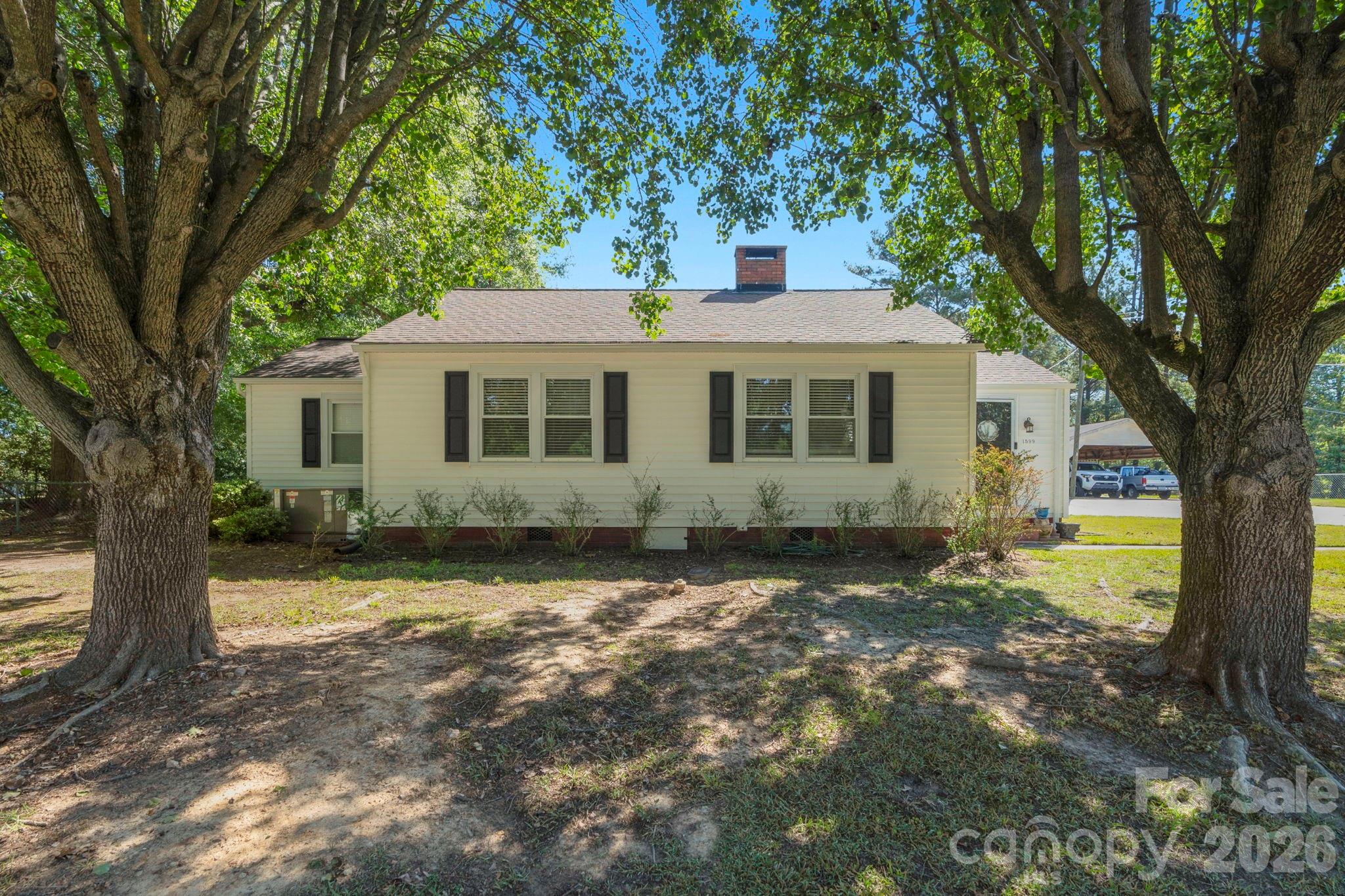 1599 Hillcrest Avenue — Lancaster