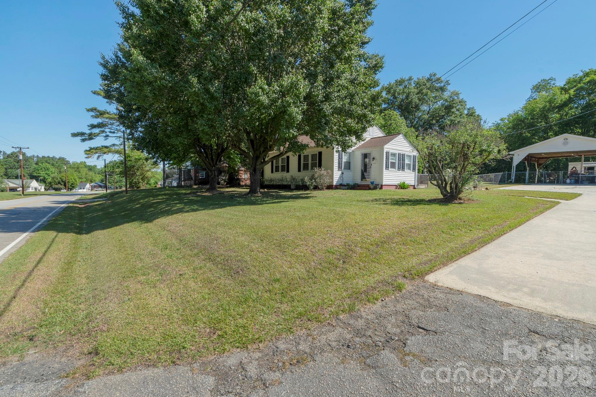 1599 Hillcrest Avenue — Lancaster