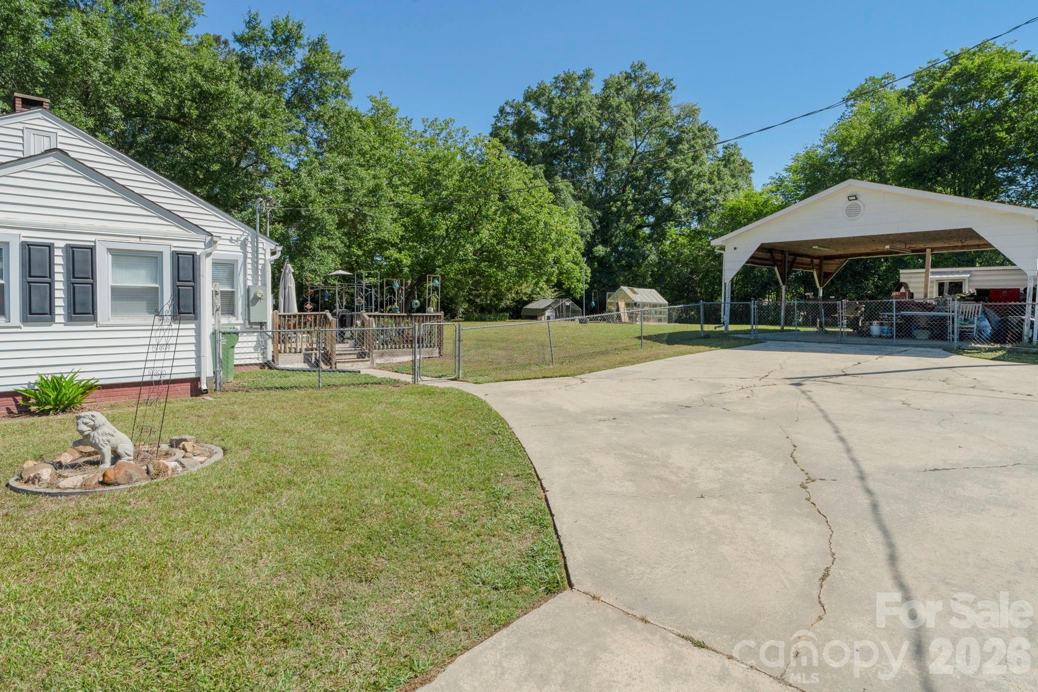 1599 Hillcrest Avenue — Lancaster