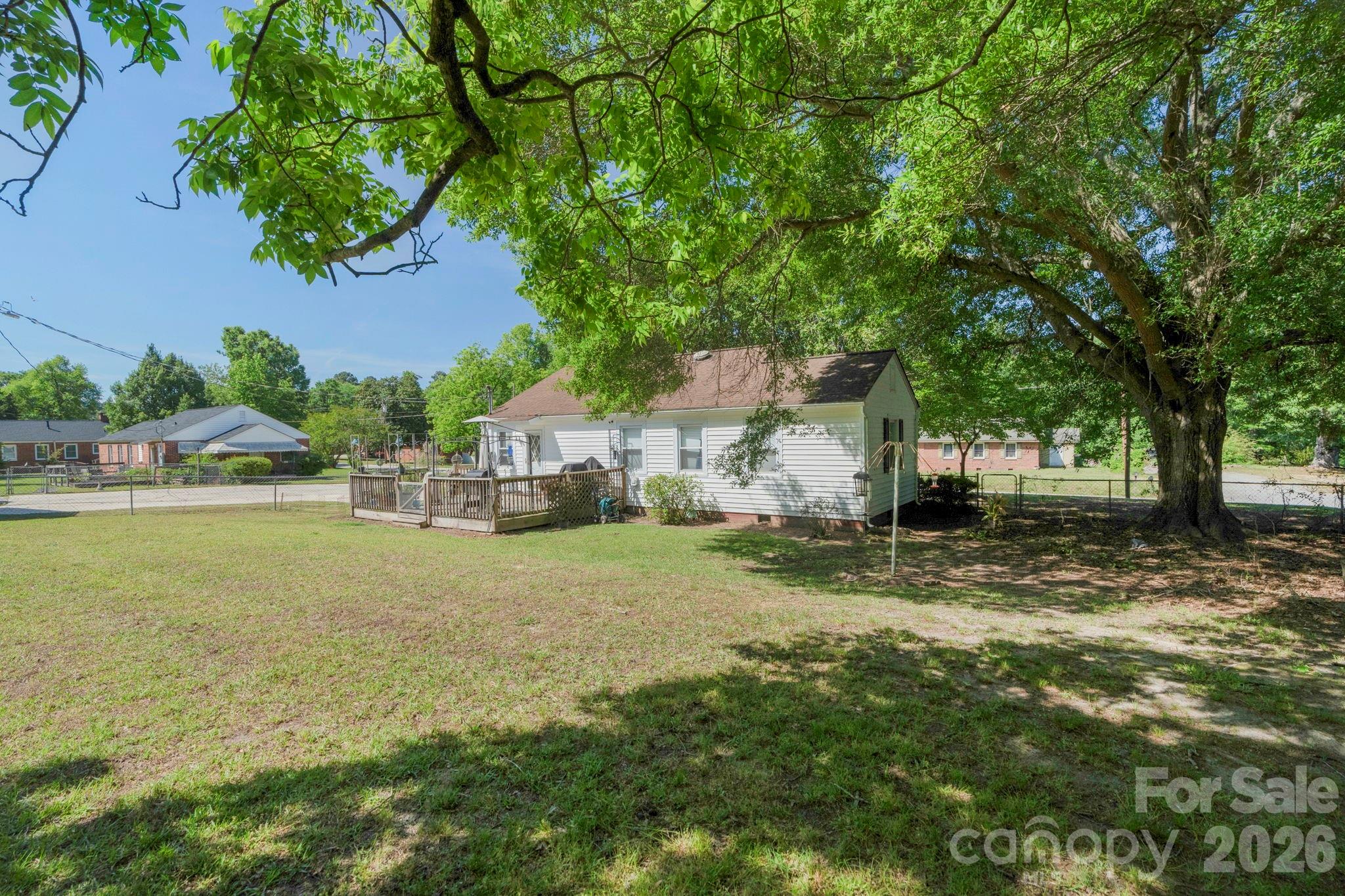 1599 Hillcrest Avenue — Lancaster