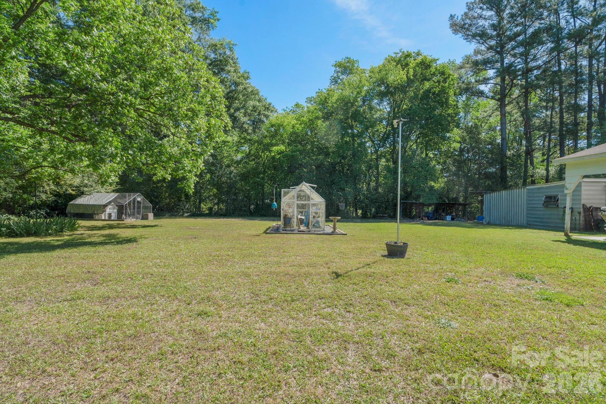 1599 Hillcrest Avenue — Lancaster