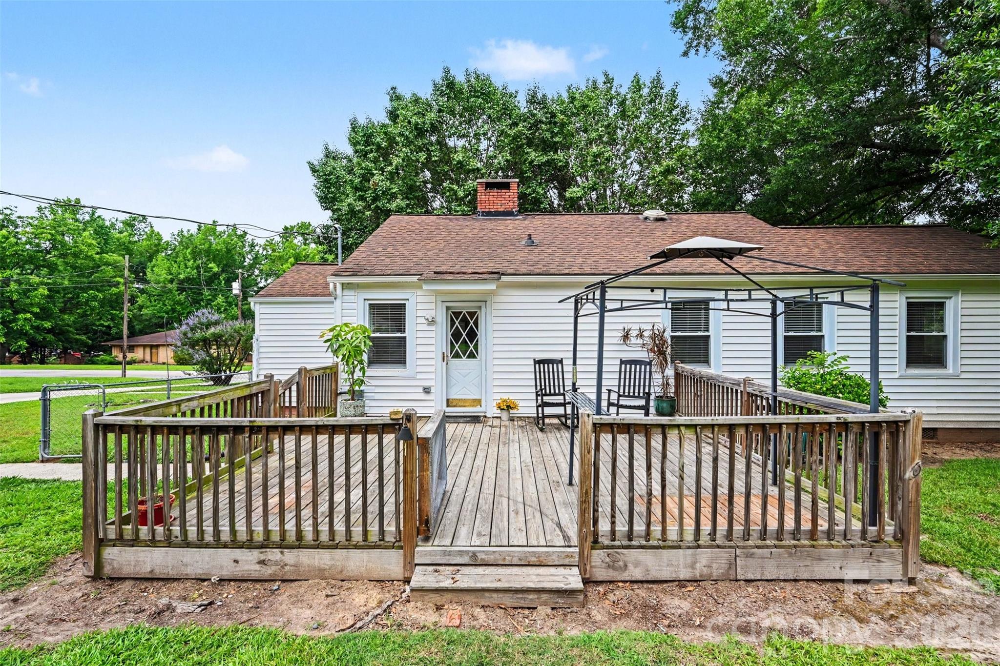 1599 Hillcrest Avenue — Lancaster