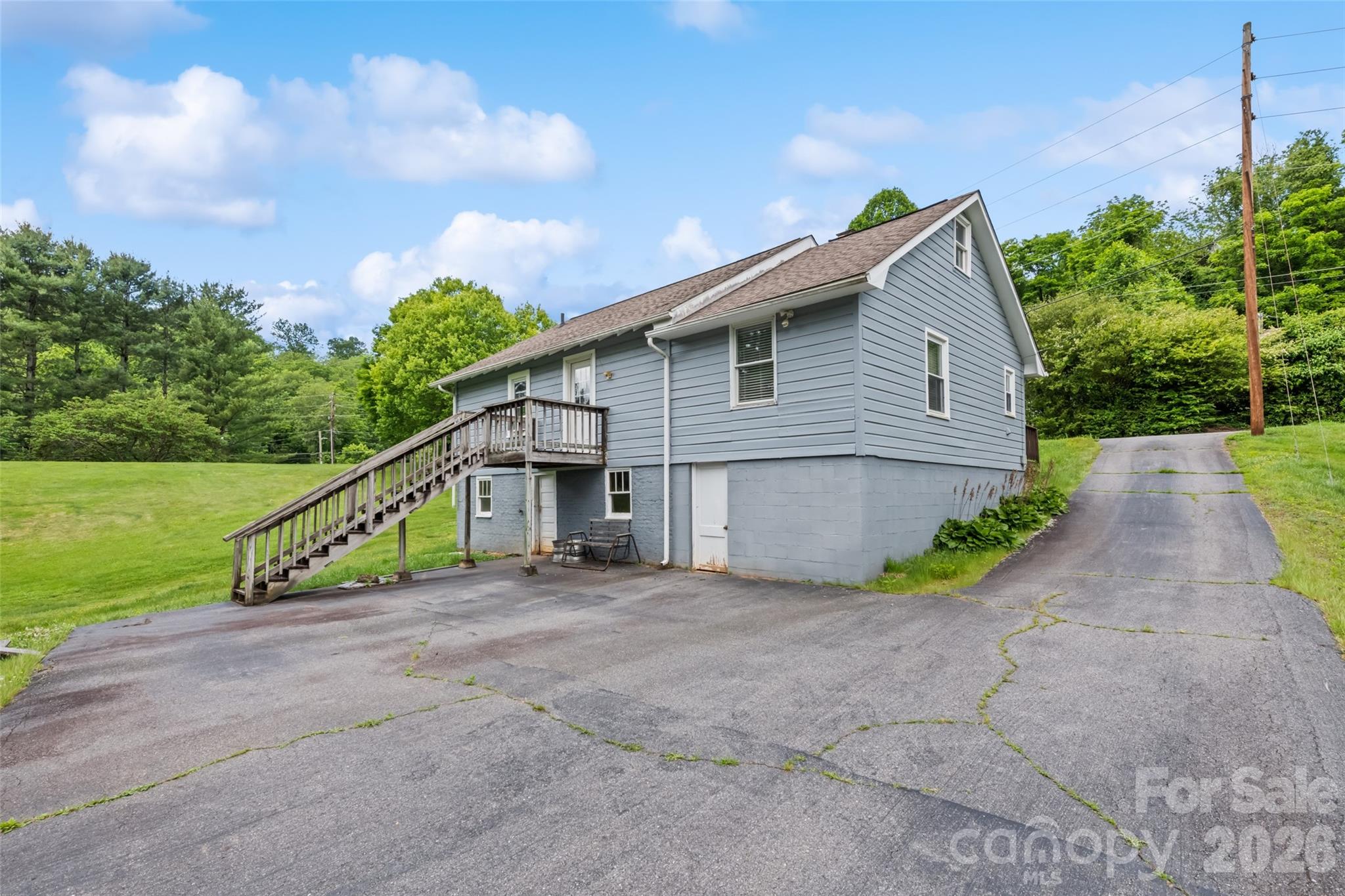 48 Medford Avenue — Waynesville