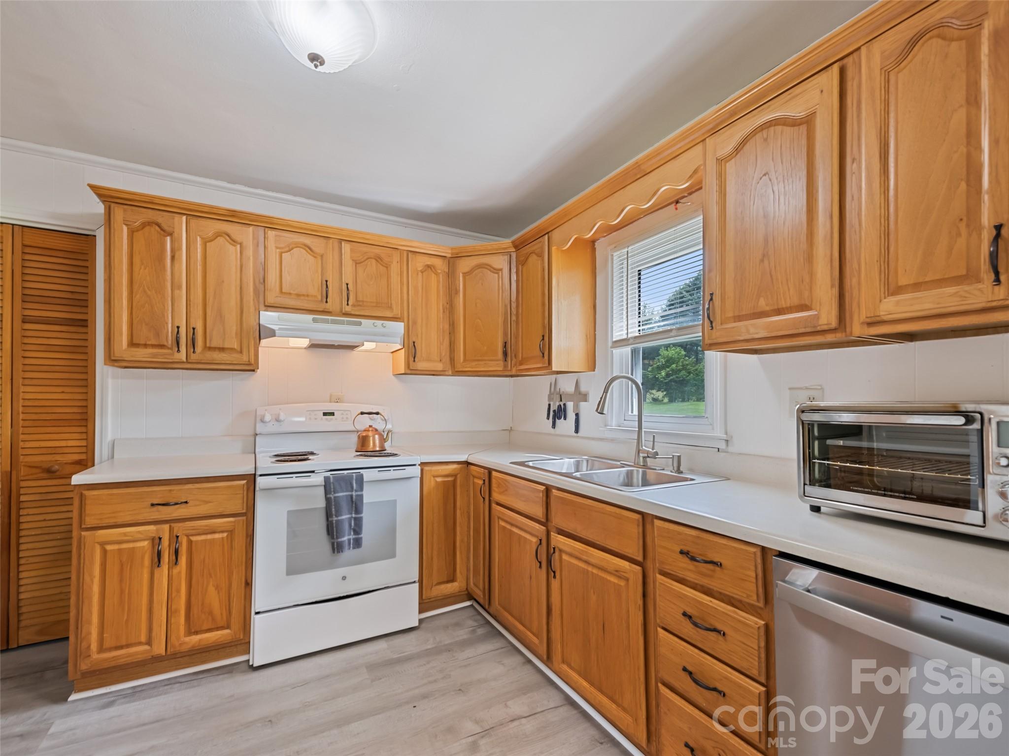 48 Medford Avenue — Waynesville