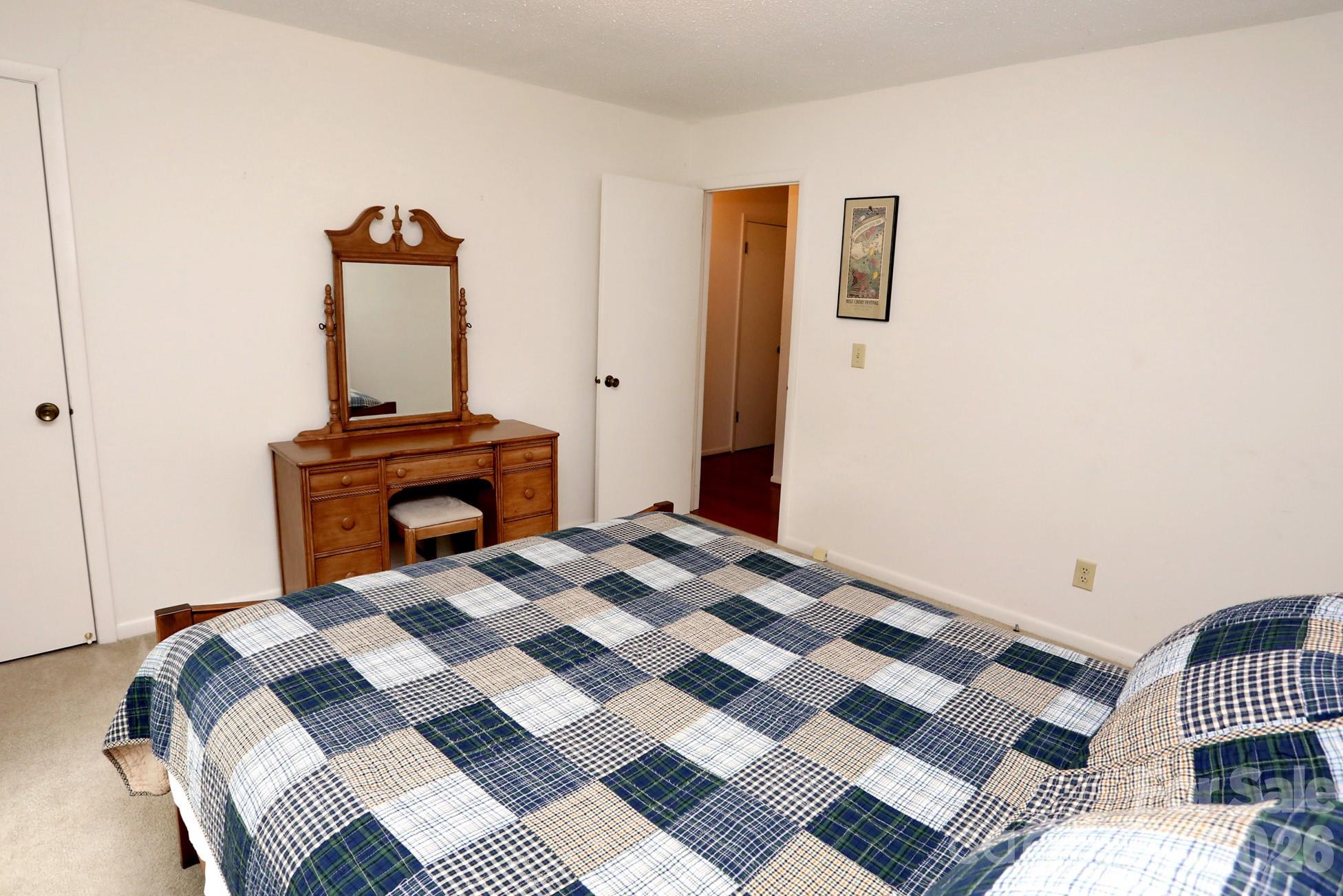 104 Richards Drive — Hendersonville