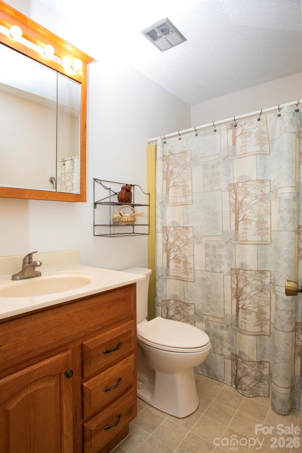 104 Richards Drive — Hendersonville