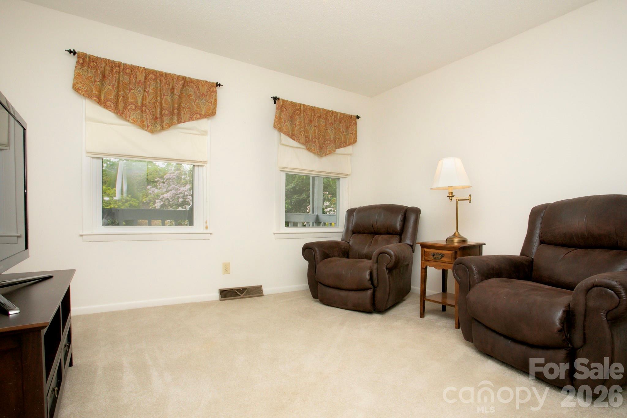 104 Richards Drive — Hendersonville
