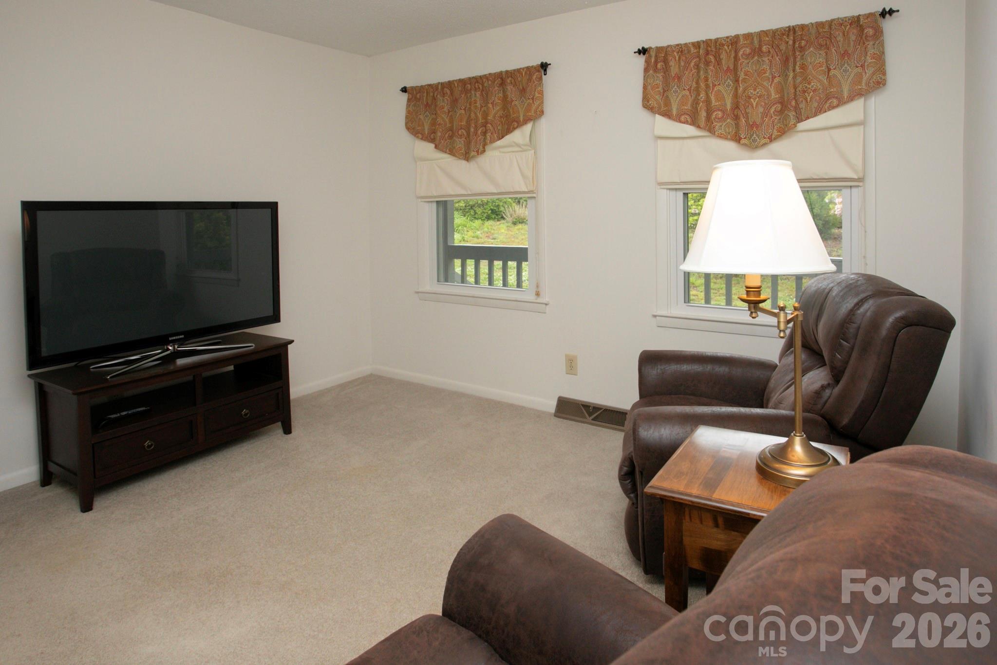 104 Richards Drive — Hendersonville