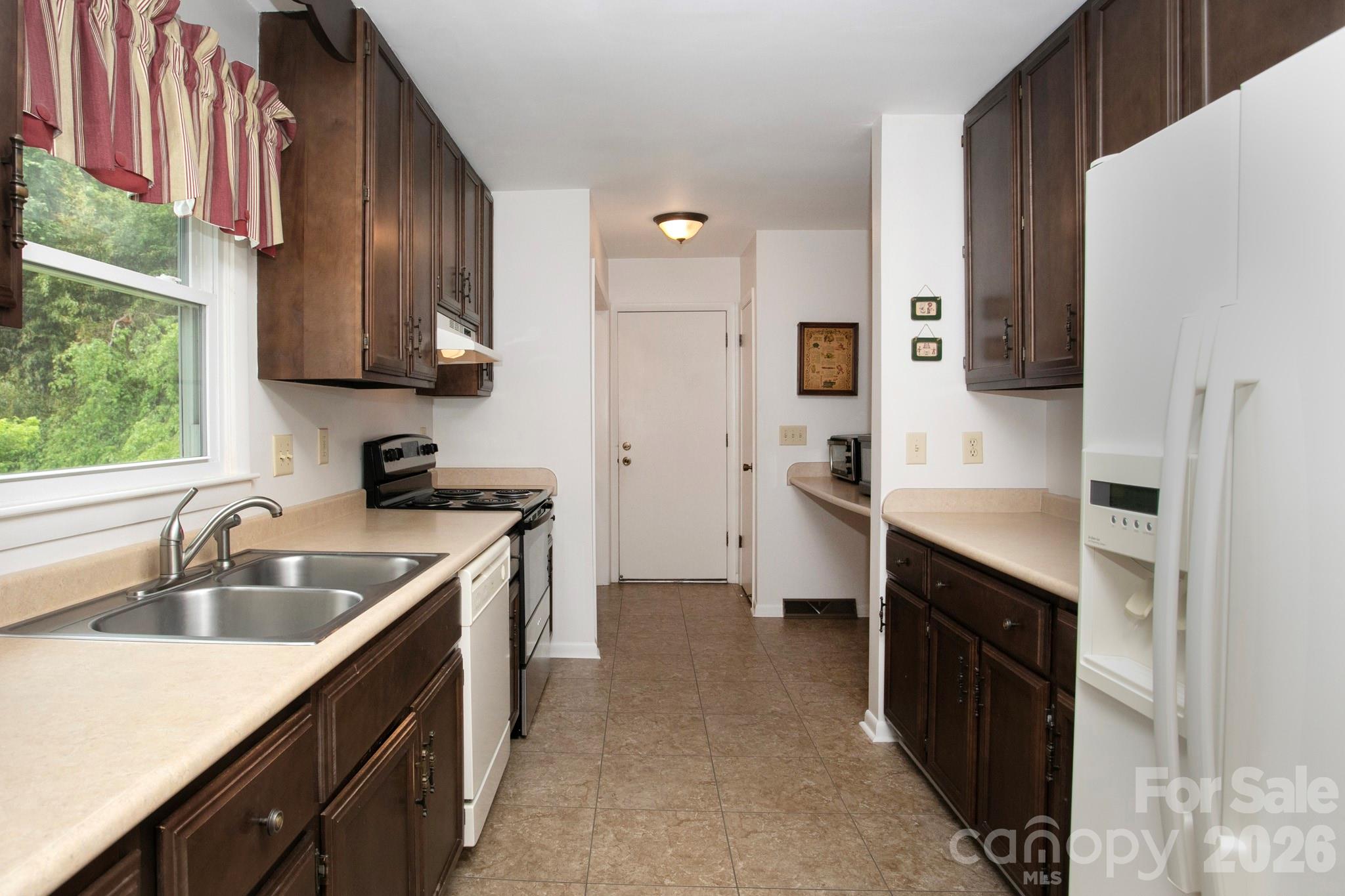 104 Richards Drive — Hendersonville