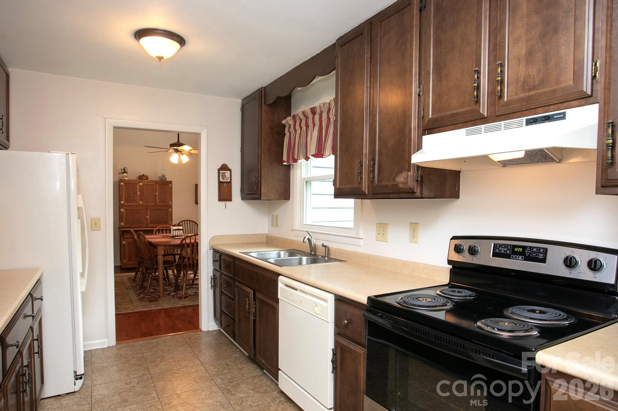 104 Richards Drive — Hendersonville