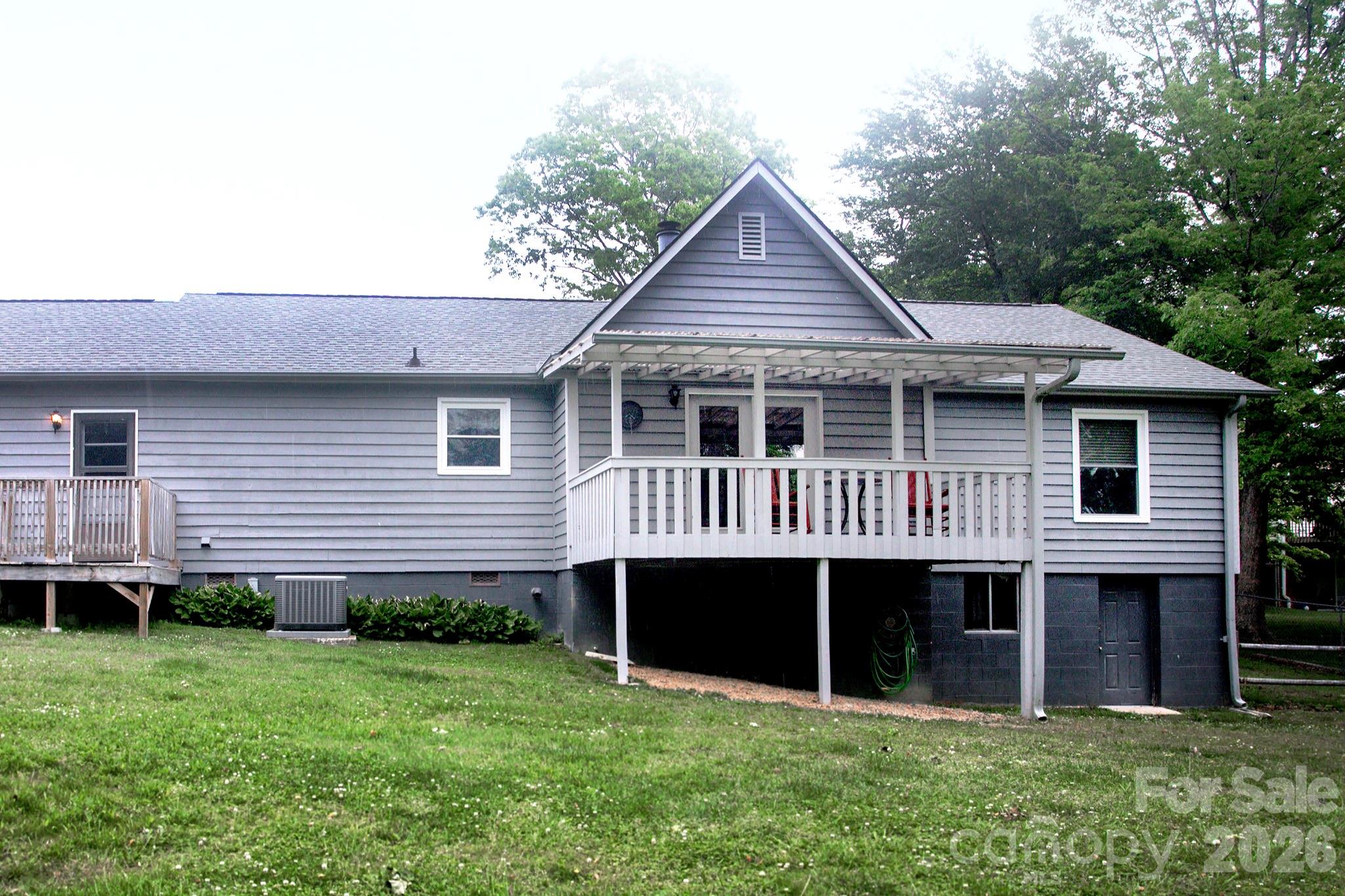 104 Richards Drive — Hendersonville