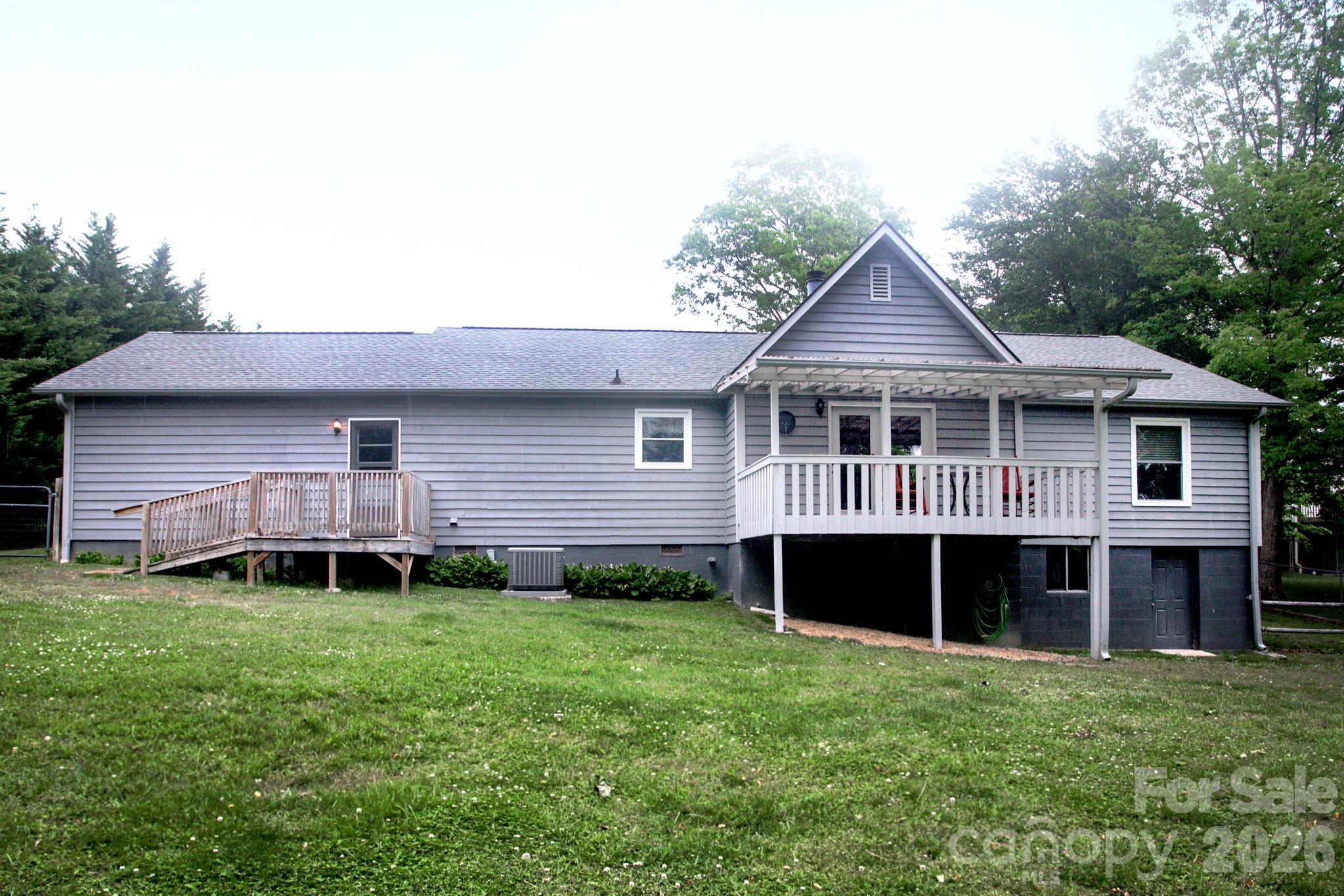 104 Richards Drive — Hendersonville