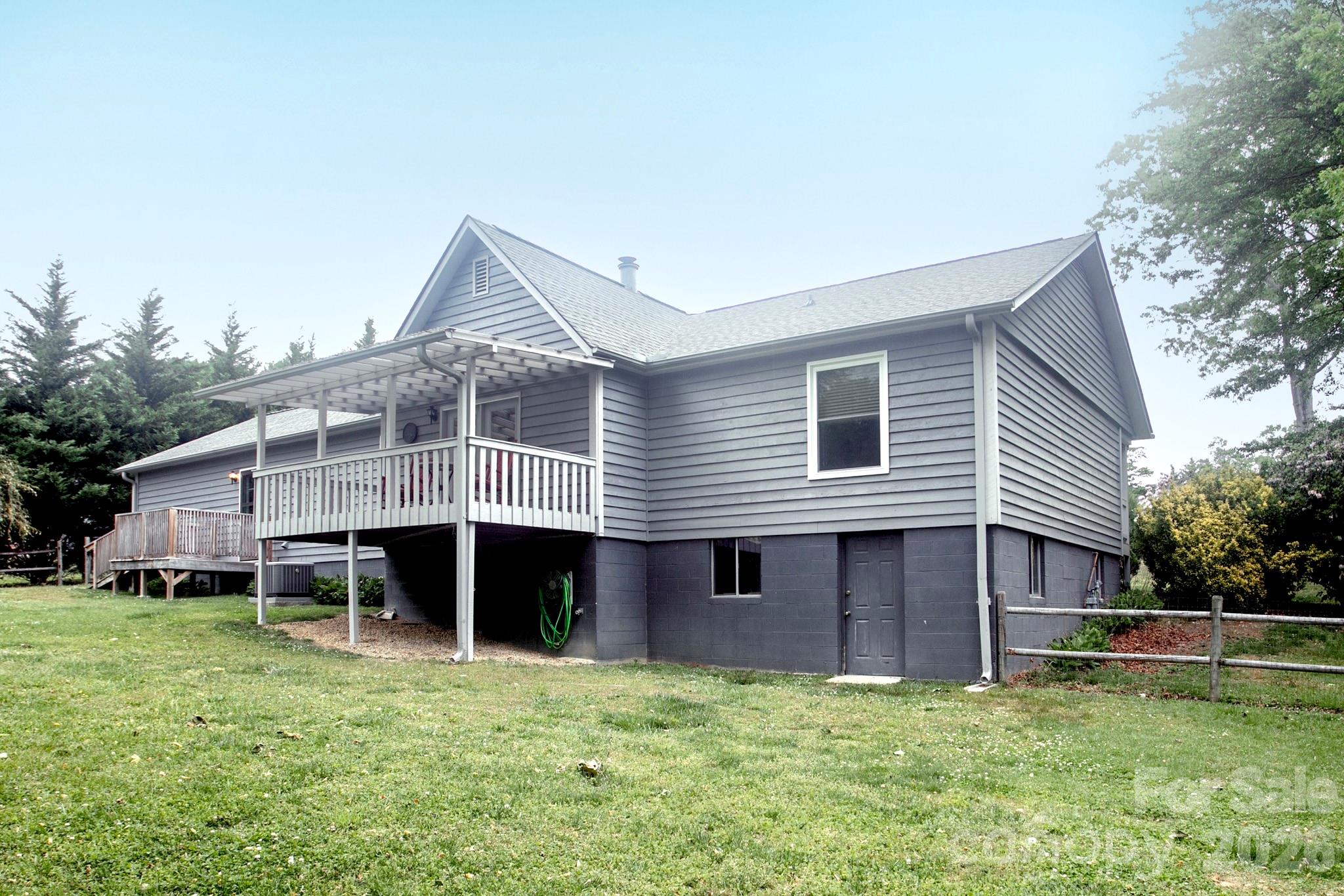 104 Richards Drive — Hendersonville