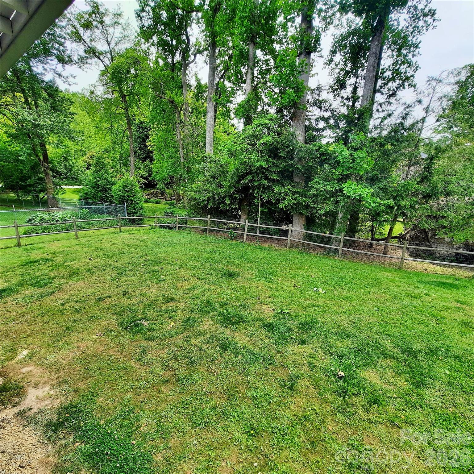 104 Richards Drive — Hendersonville