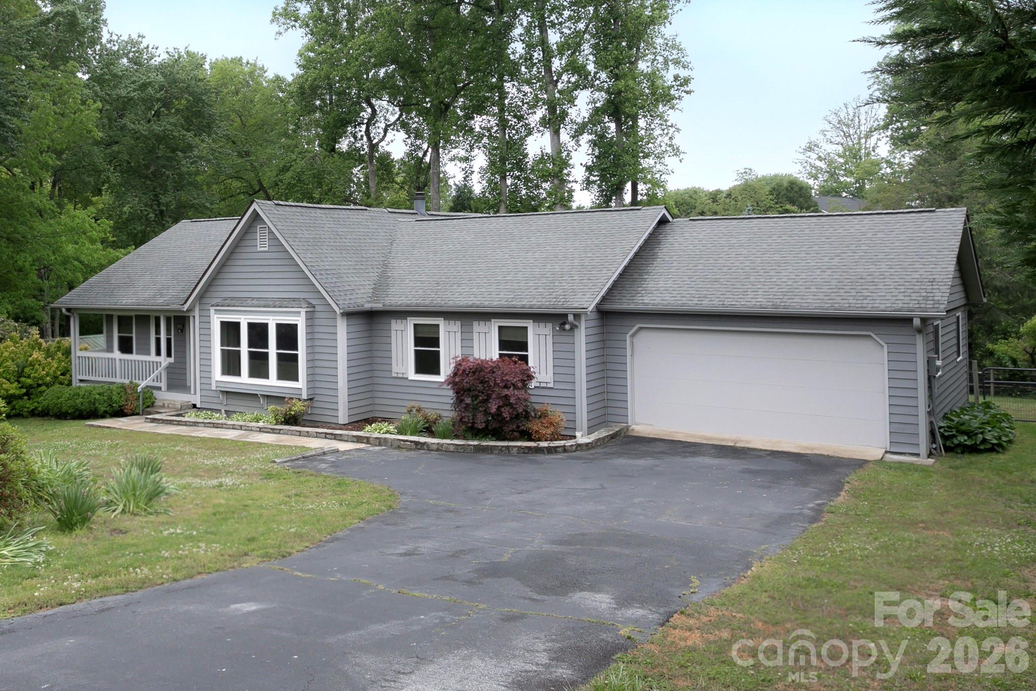 104 Richards Drive — Hendersonville