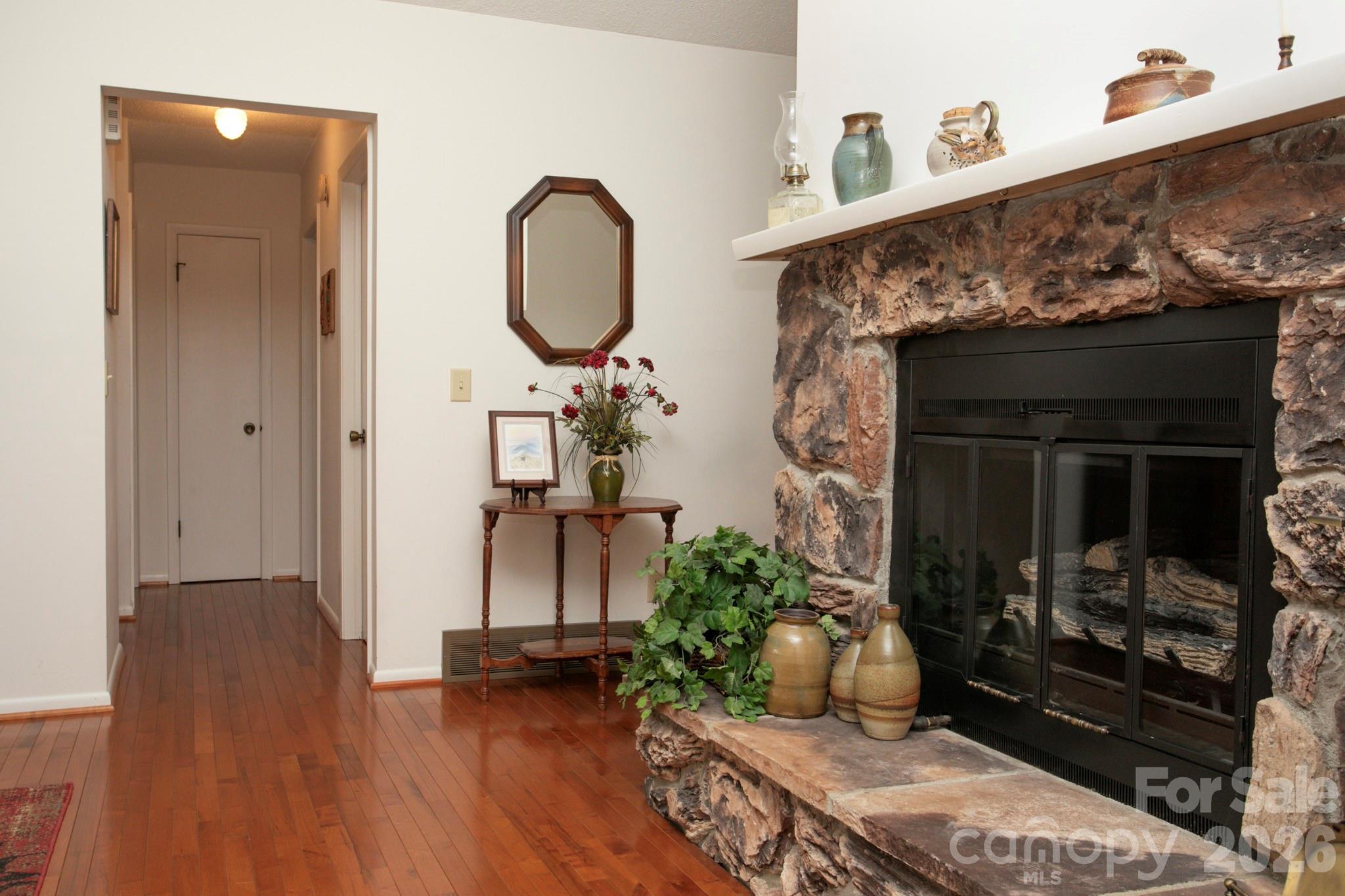 104 Richards Drive — Hendersonville