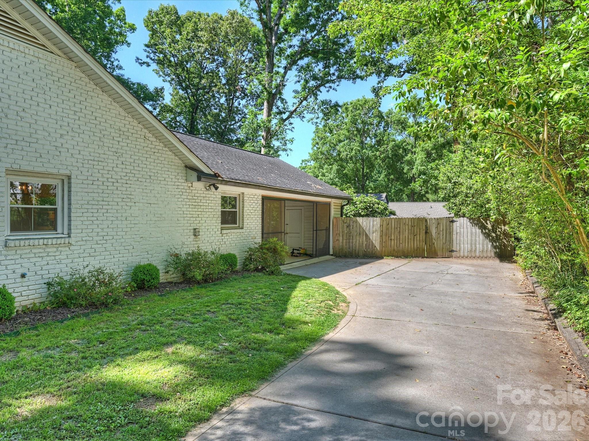 6610 Burlwood Road — Charlotte