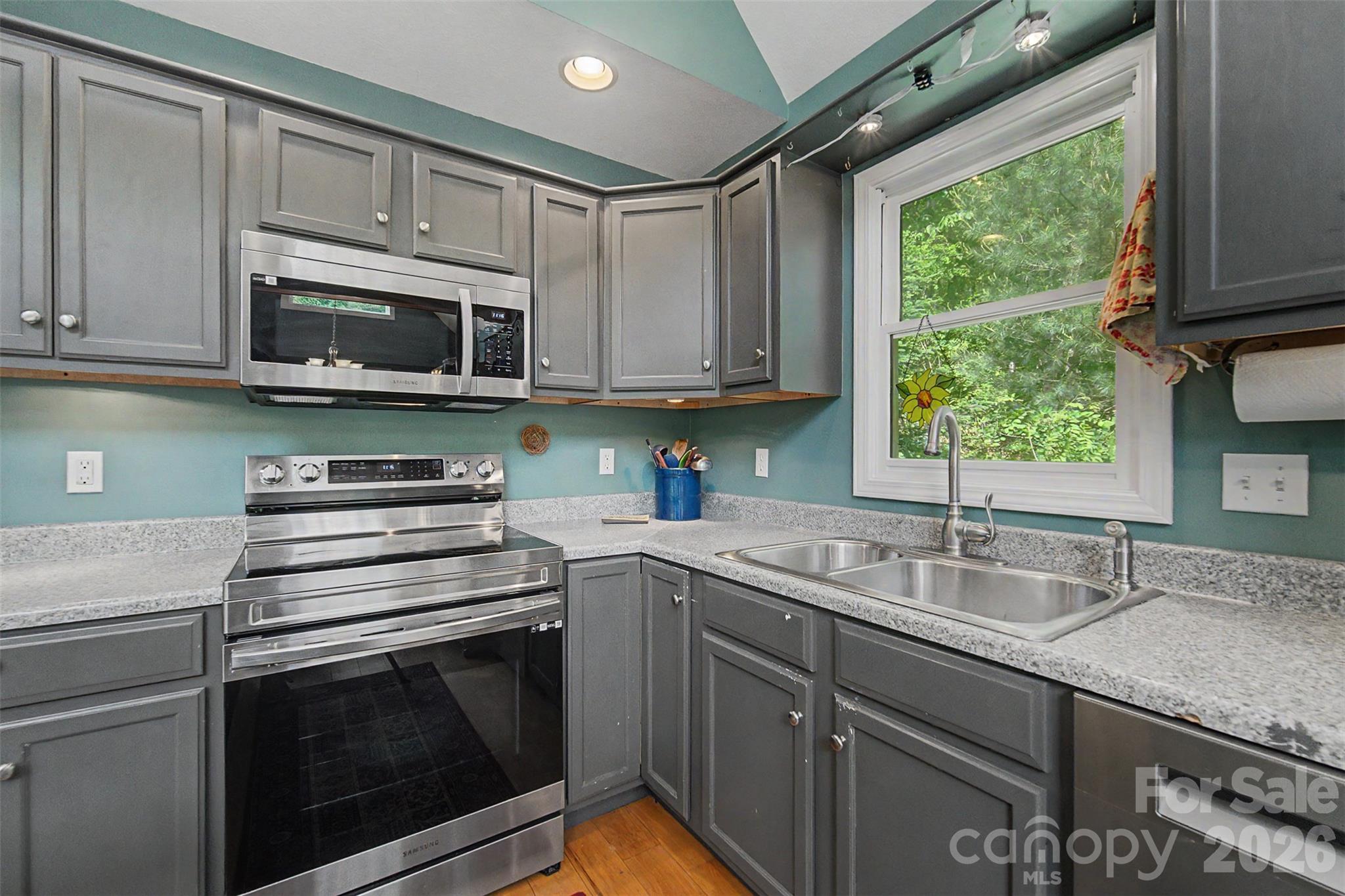110 Wyoming Drive — Sylva