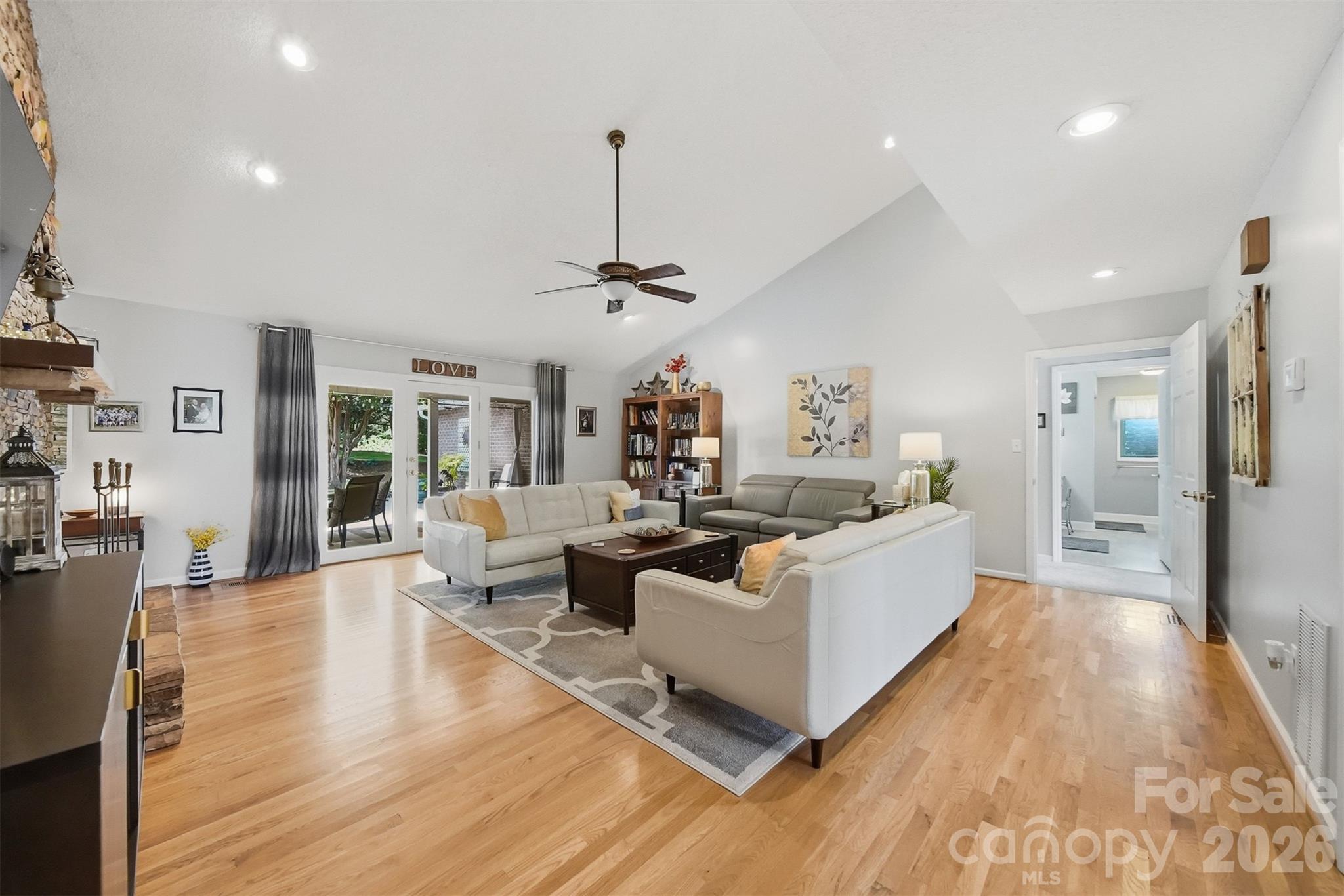 3650 Foxboro Lane NE — Hickory