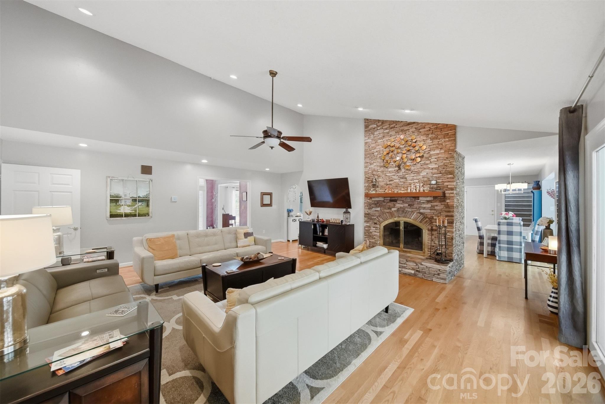 3650 Foxboro Lane NE — Hickory