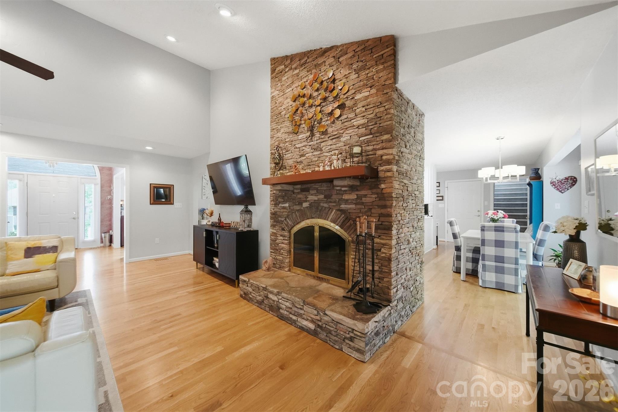 3650 Foxboro Lane NE — Hickory