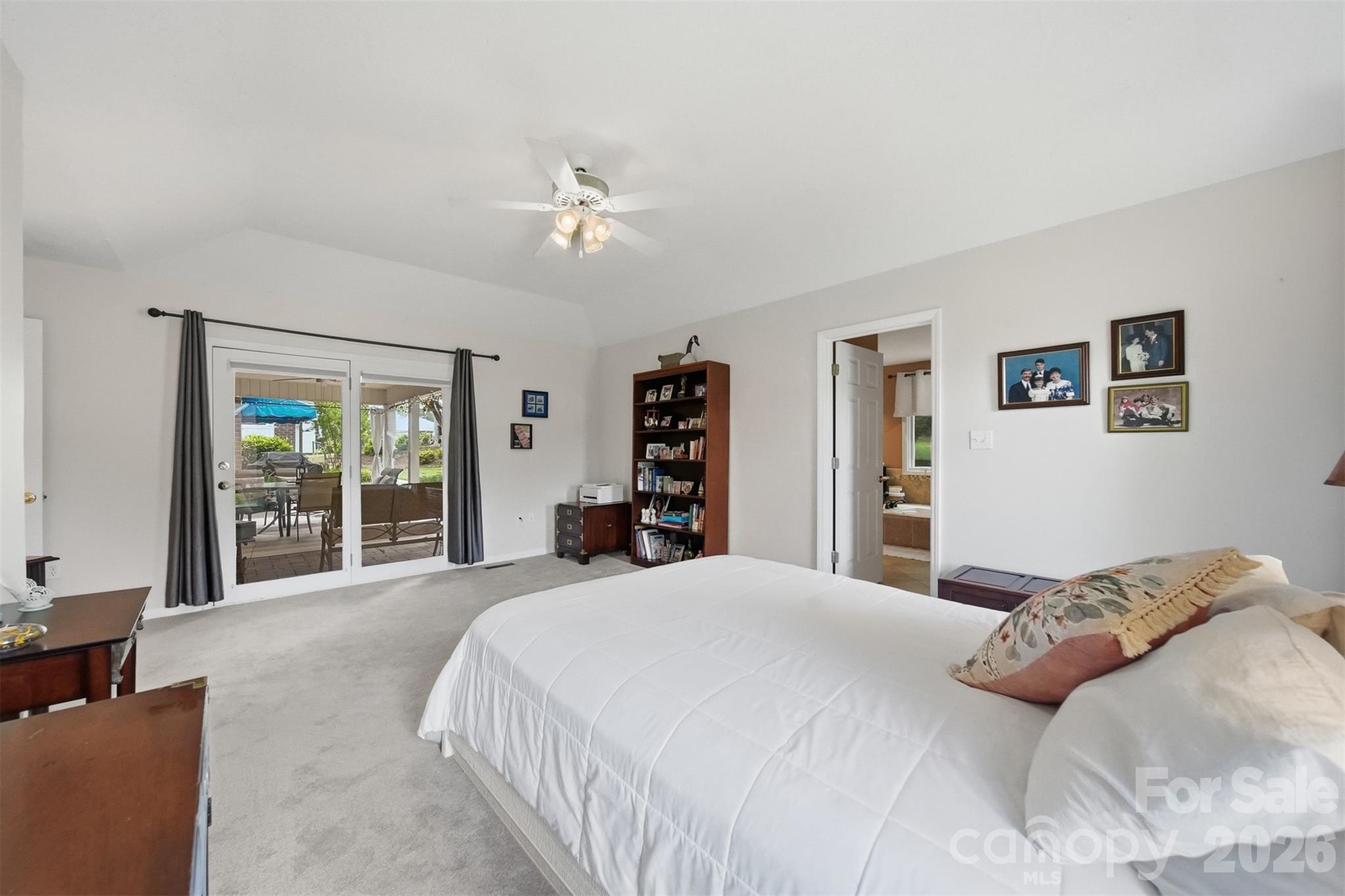 3650 Foxboro Lane NE — Hickory