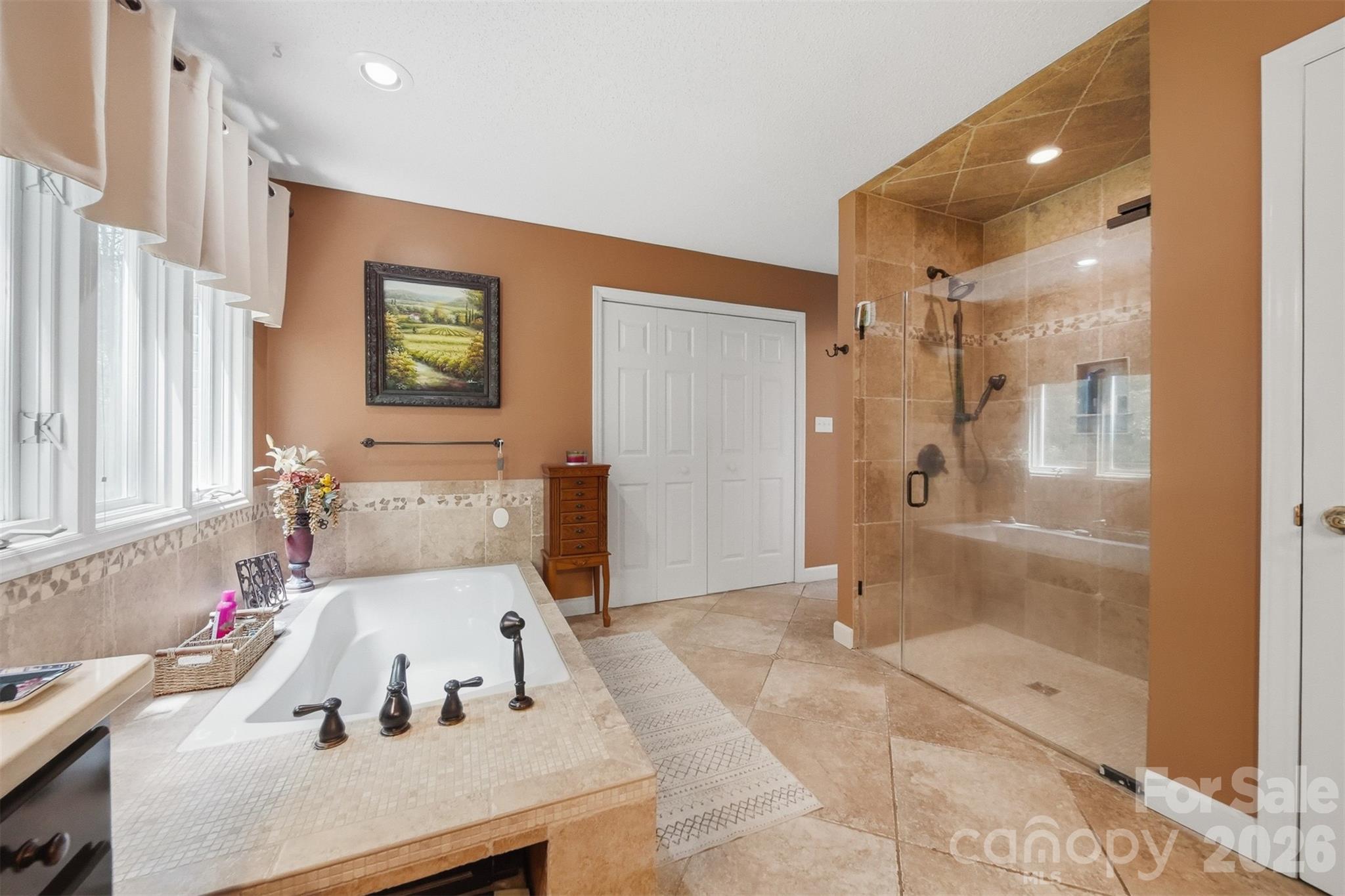 3650 Foxboro Lane NE — Hickory
