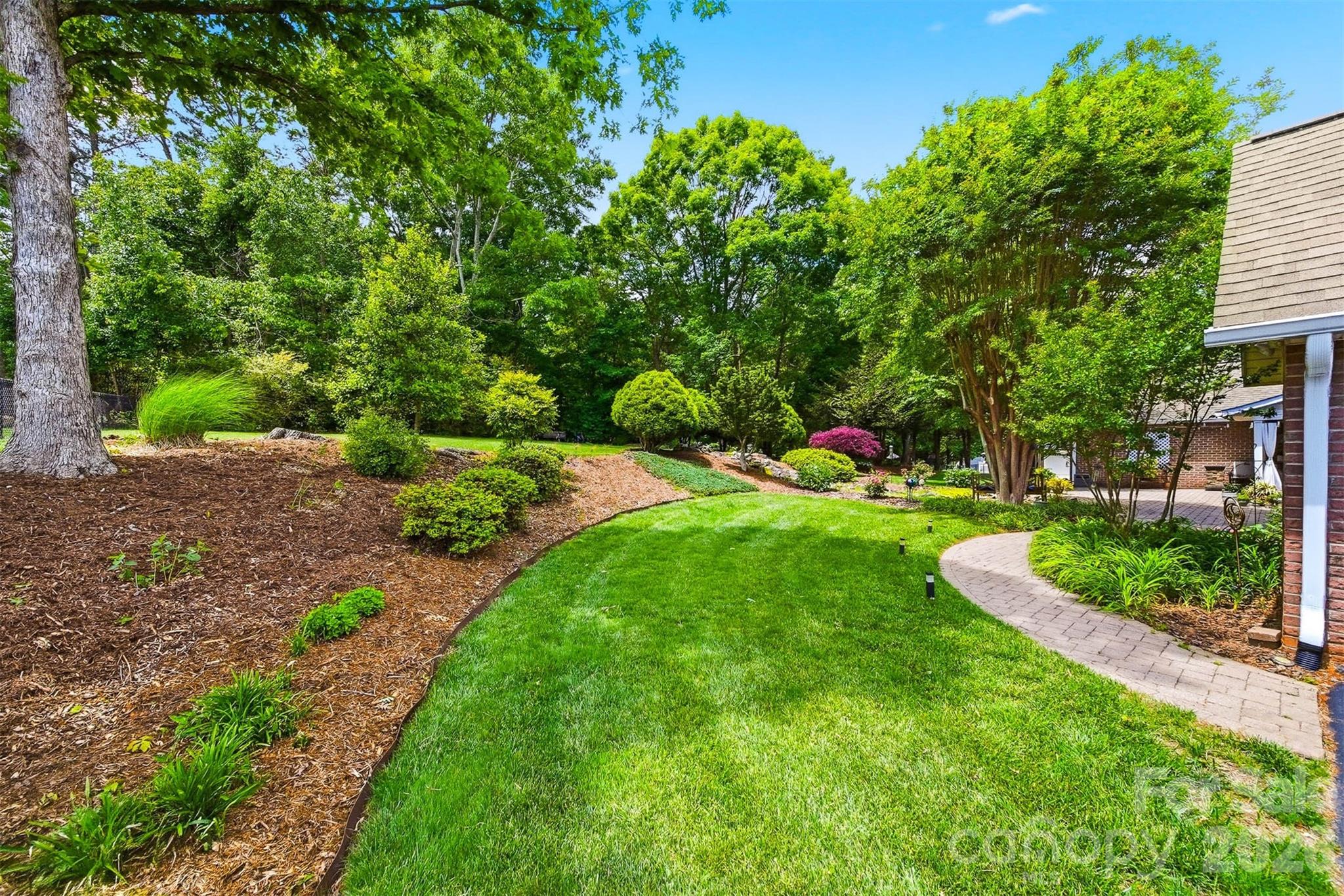 3650 Foxboro Lane NE — Hickory