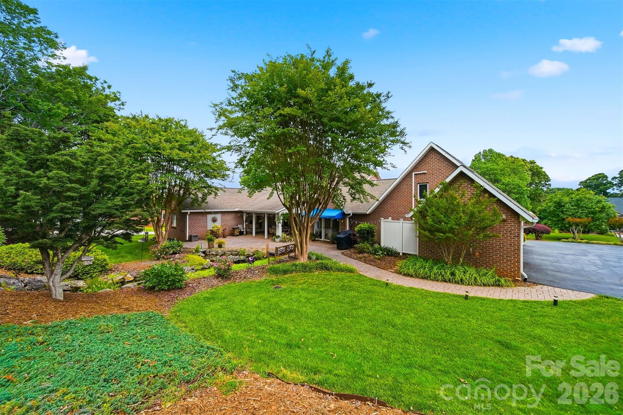 3650 Foxboro Lane NE — Hickory