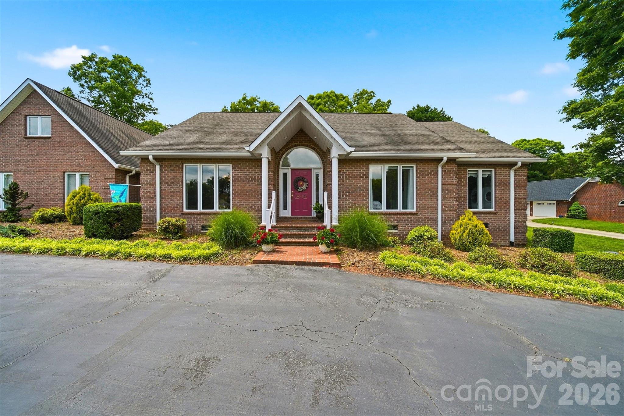 3650 Foxboro Lane NE — Hickory